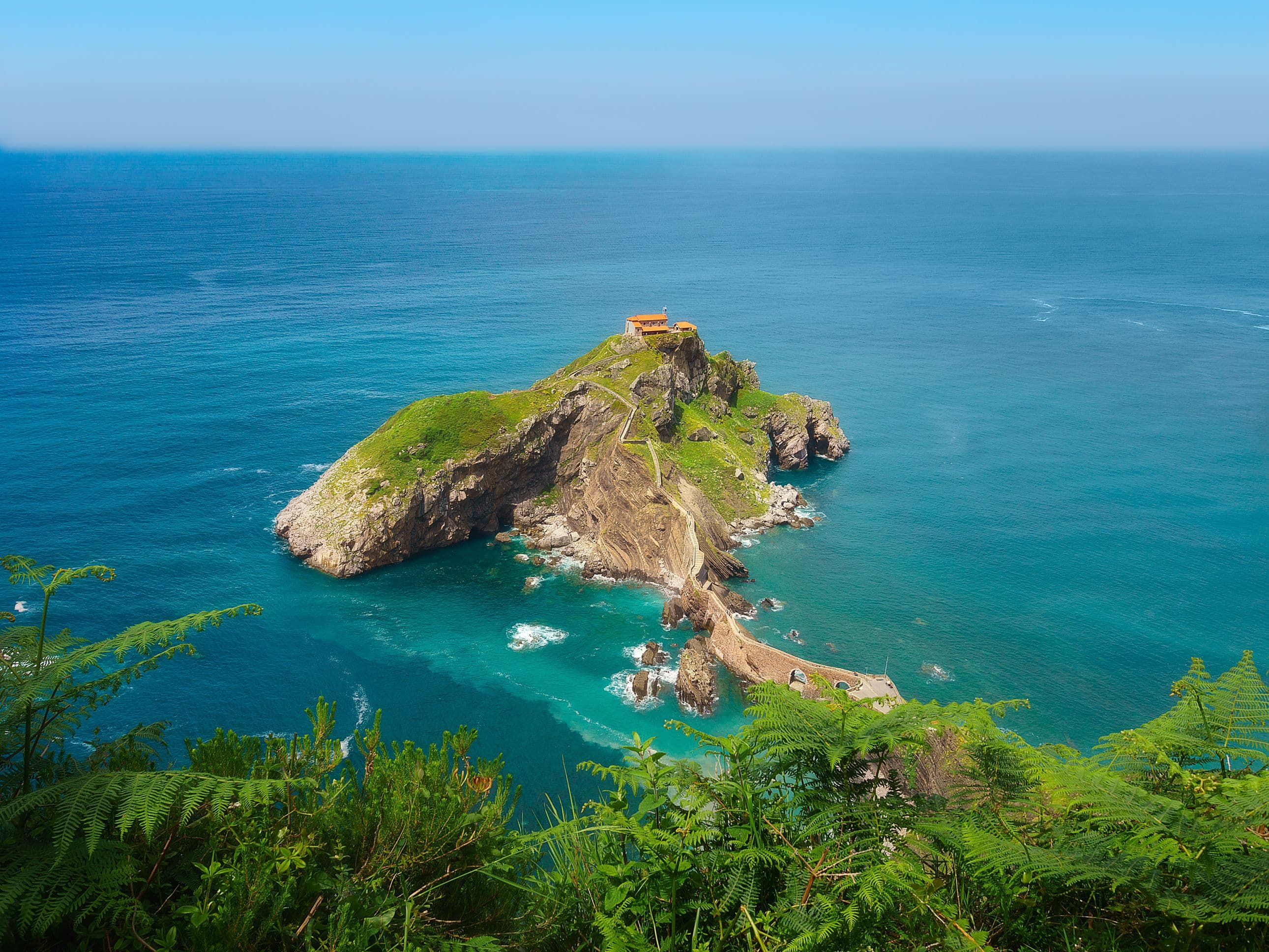 San Juan de Gaztelugatxe - Blick von der Kapelle über den Atlantik 