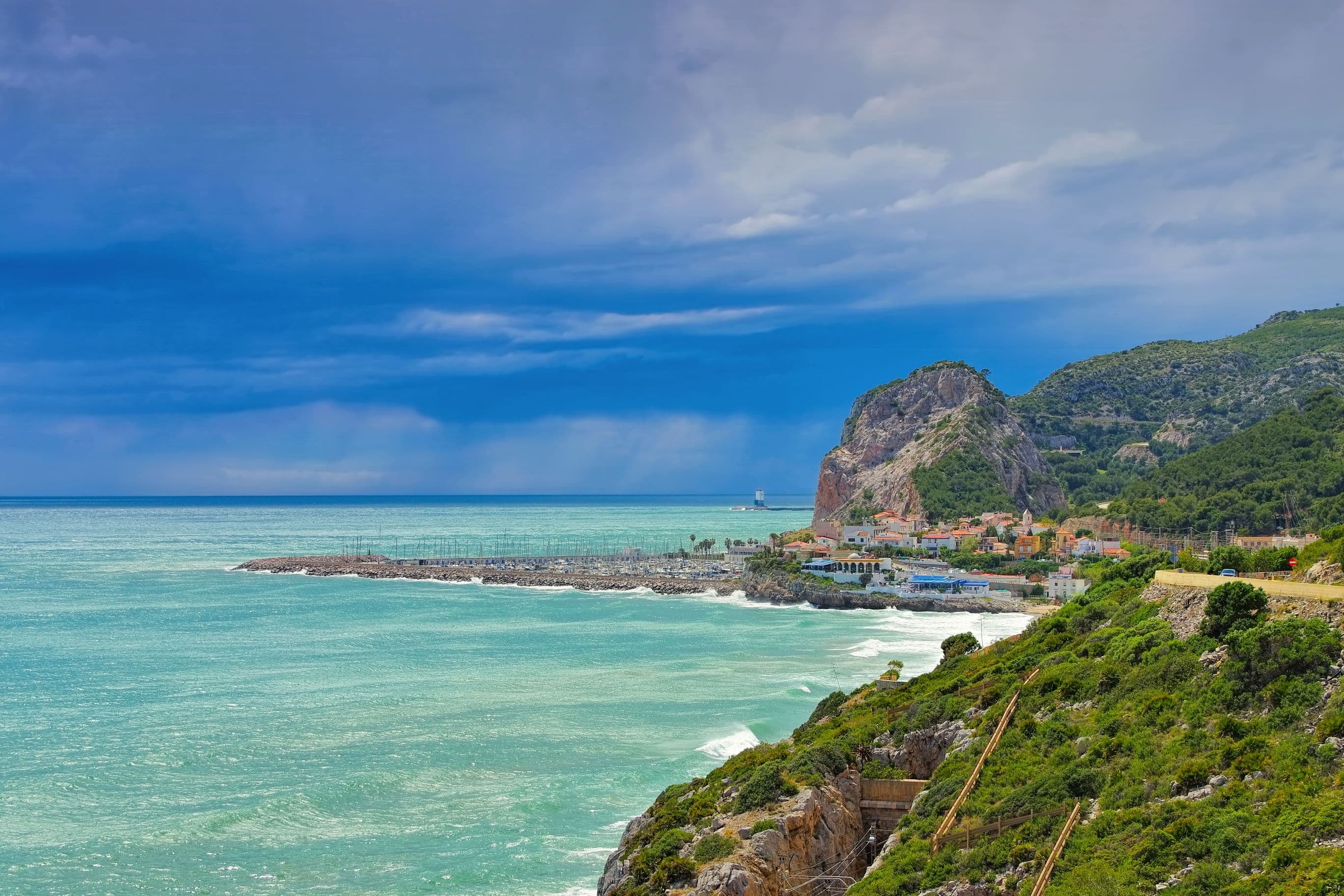 Costa de Garraf -Küstenabschnitt in Katalonien südwestlich von Barcelona, der sich von Castelldefels bis Vilanova i la Geltrú erstreckt