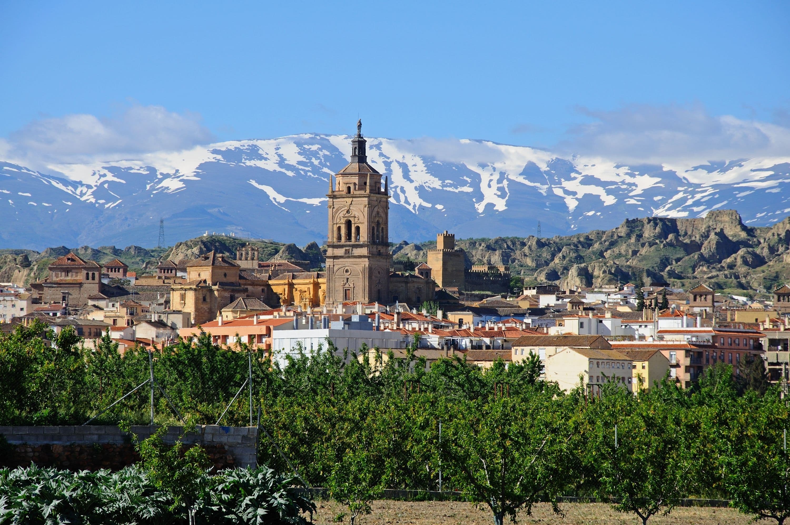 Guadix - liegt in einer fruchtbaren Hochebene im Nordosten der Provinz Granada, auf etwa 915 Metern Höhe, am Ufer des Río Guadix