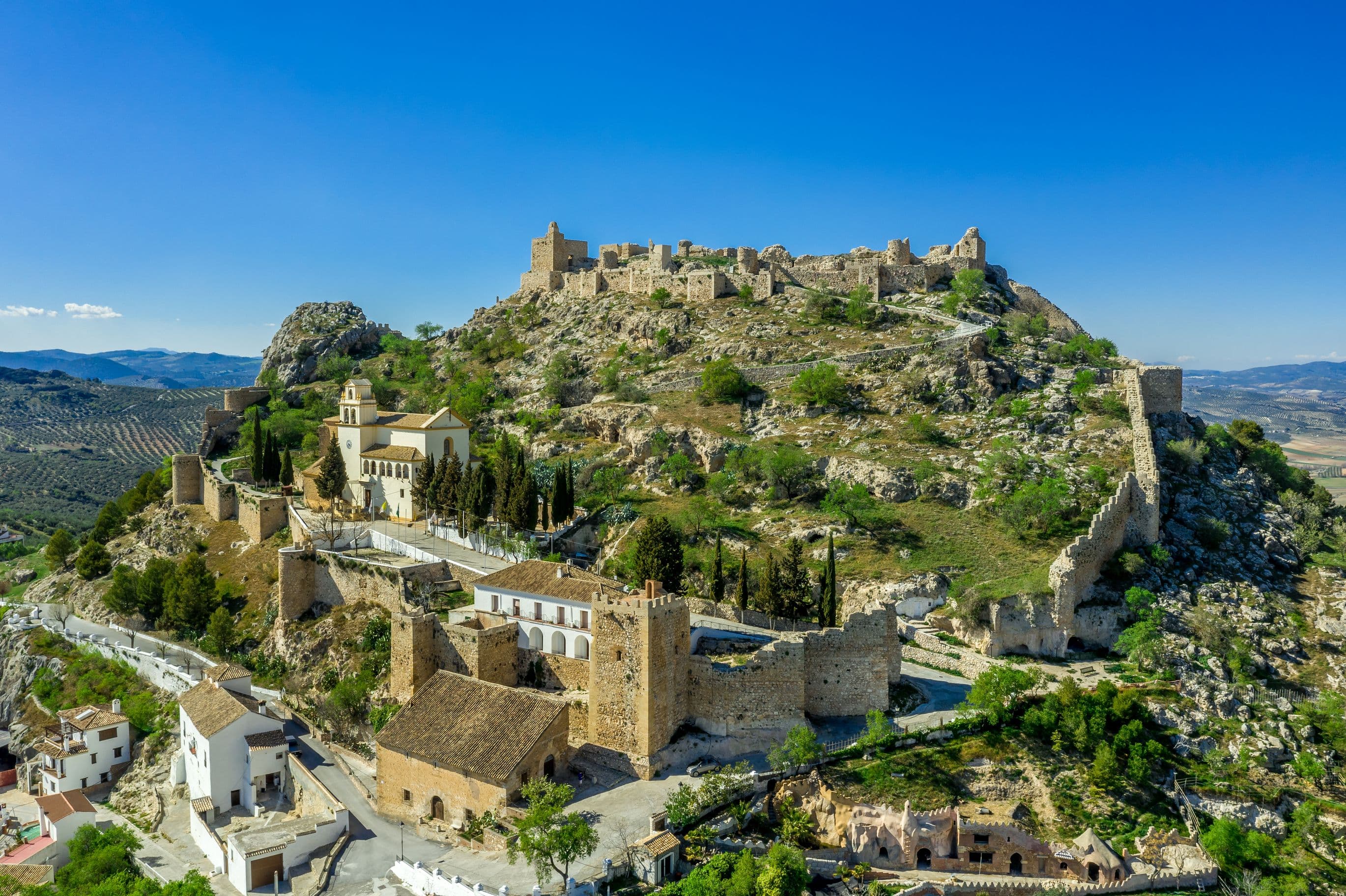 Moclín - liegt auf einem Hügel und ist von Granada aus gut sichtbar, insbesondere vom Stadtteil Albaicín aus