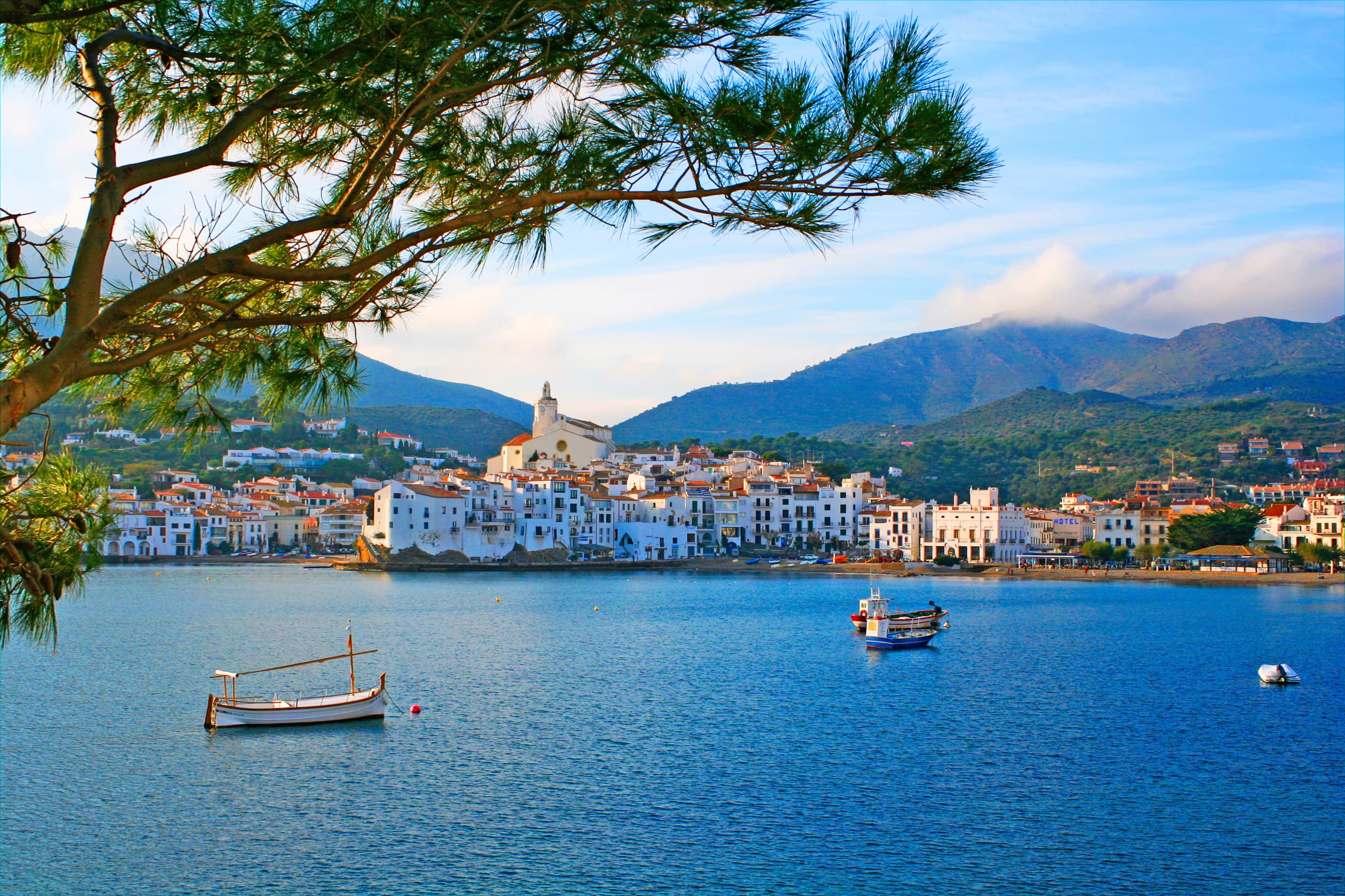 Blick auf Cadaques, die Kleinstadt an der Costa Brava.