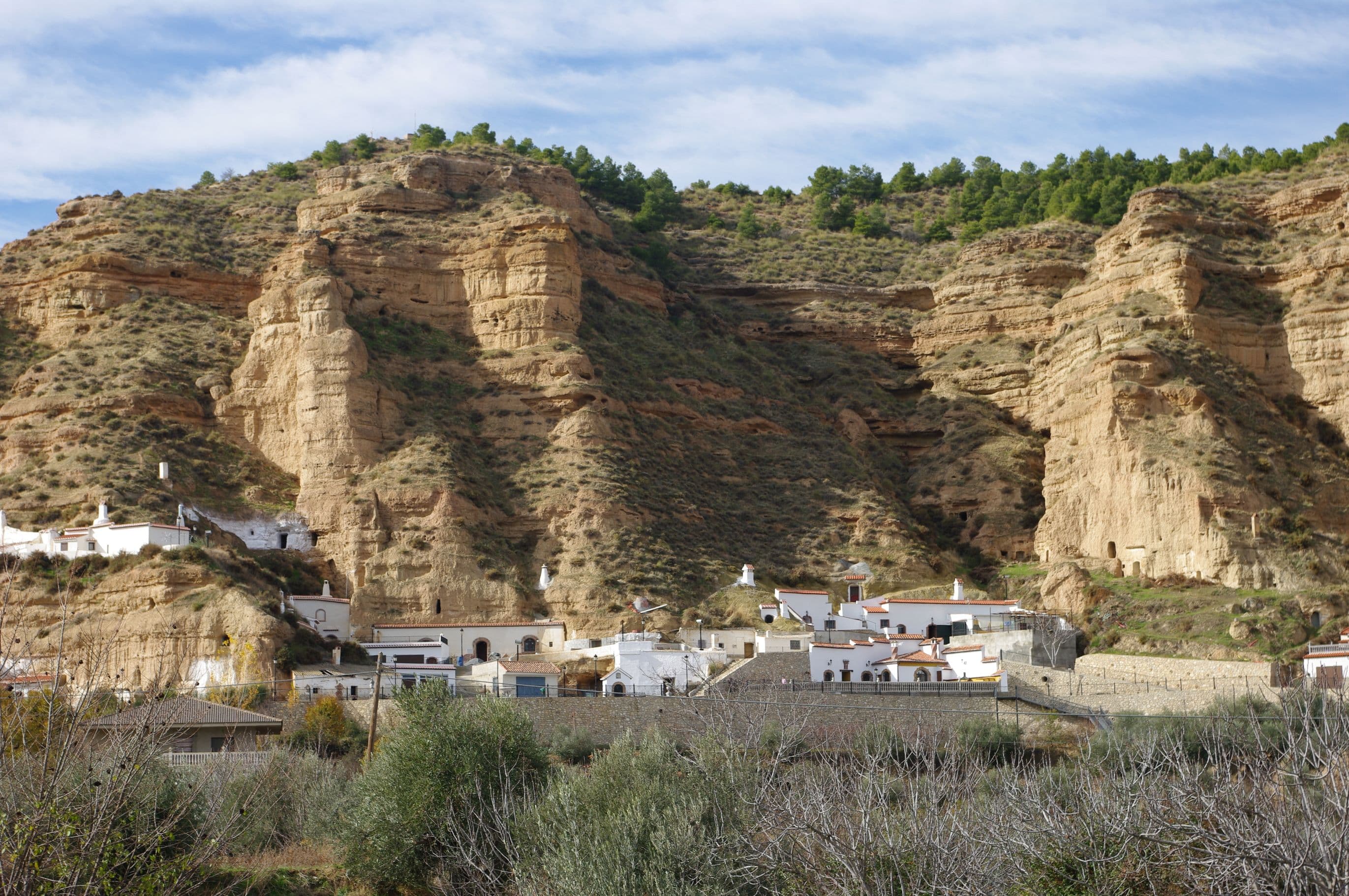 Marchal - bekannt für seine einzigartige Lage in der Hoya de Guadix, einem Schwemmland, das von Flüssen bewässert wird, die von der Sierra Nevada herabfließen
