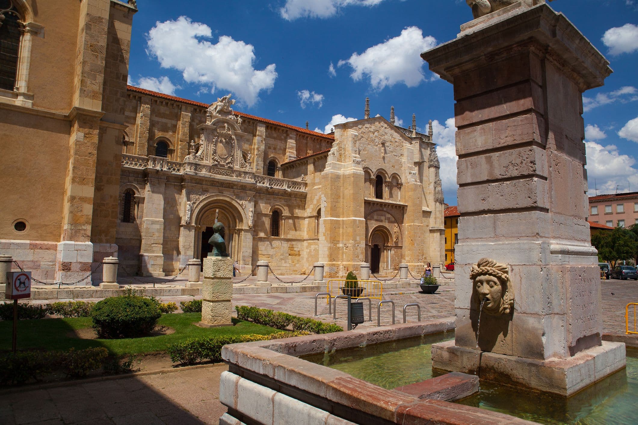 Basilica de San Isidoro - bedeutendes romanisches Bauwerk und ein Juwel spanischer Kunstgeschichte