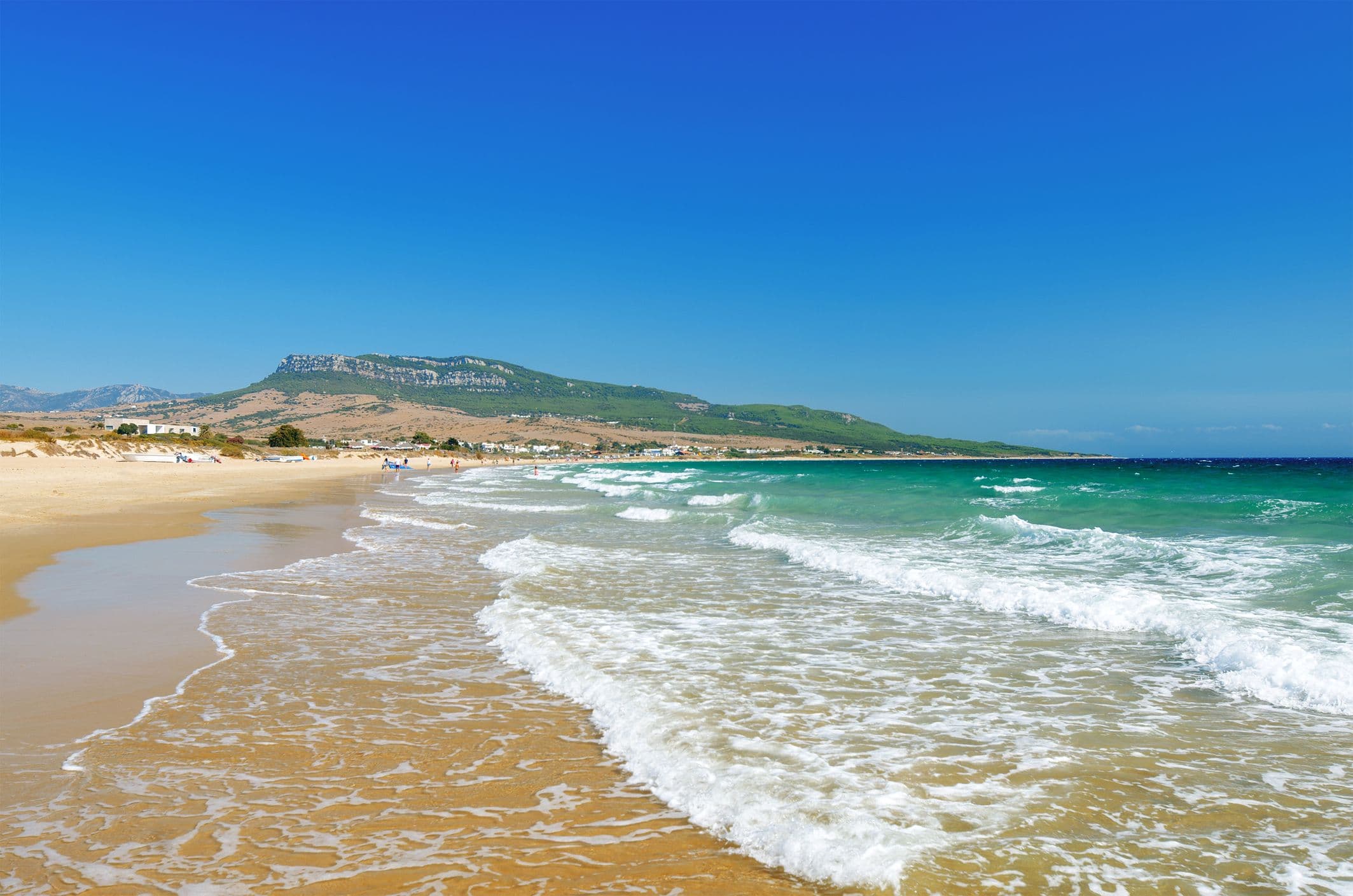 Playa de Bolonia - naturbelassener Strand mit feinem, weißem Sand in der Nähe von Tarifa an der Costa de la Luz in Andalusien