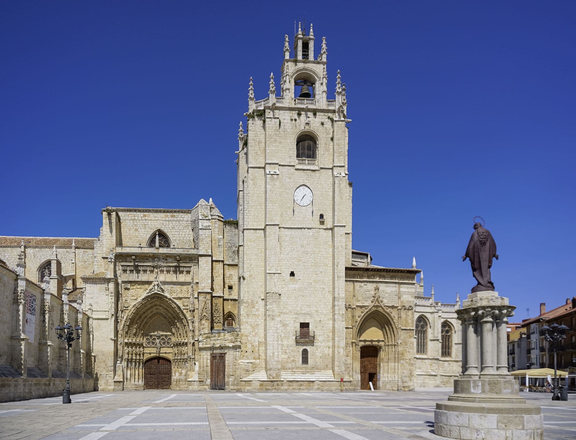 Kathedrale von Palencia - ein gotisches Bauwerk, das im 14. Jahrhundert begonnen und im 16. Jahrhundert fertiggestellt wurde