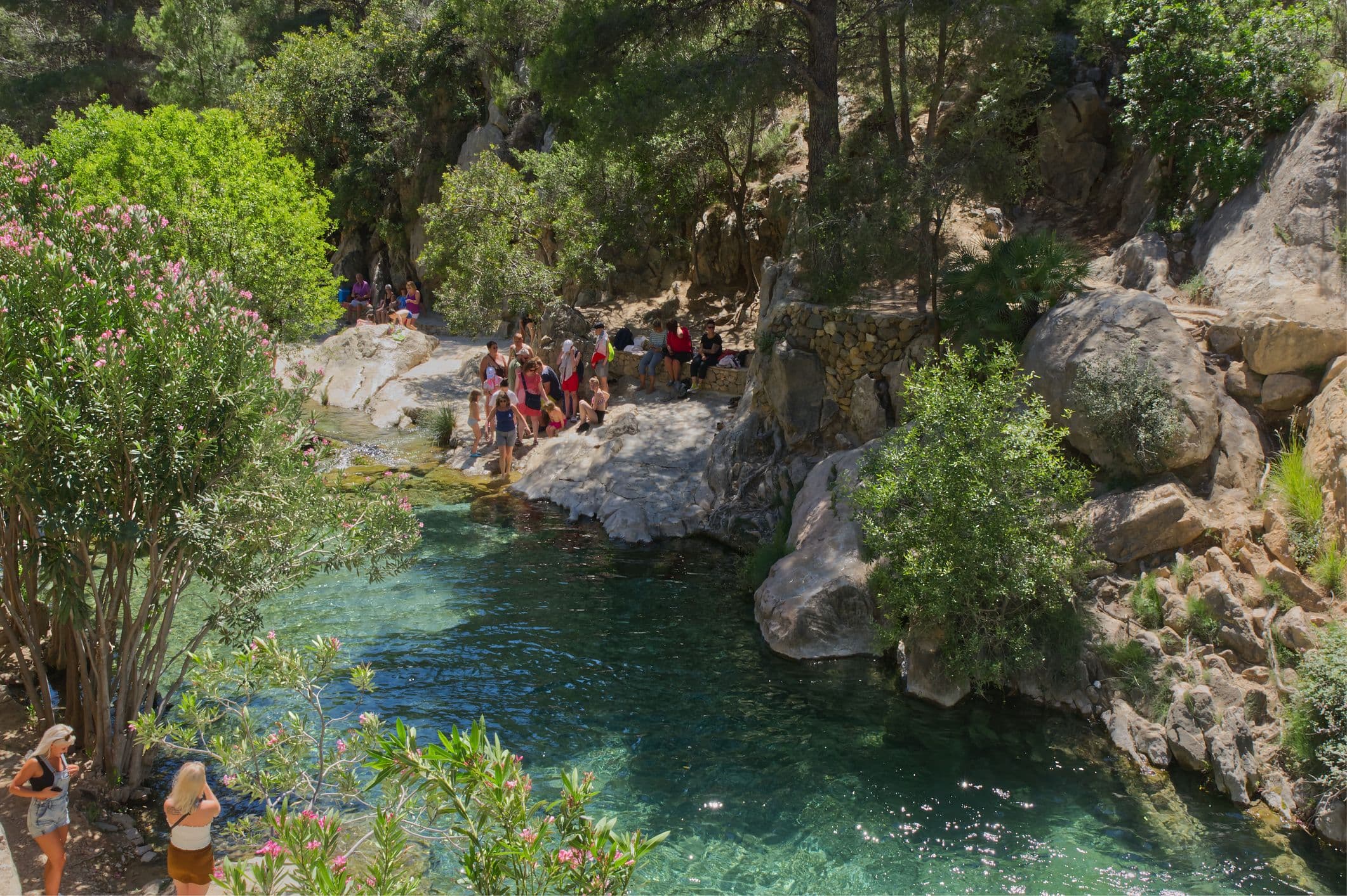 Les fonts d'Algar - Malerisches Naturschutzgebiet mit Wasserfällen, Wanderwegen, kleinen Badeseen und Picknickbereich.