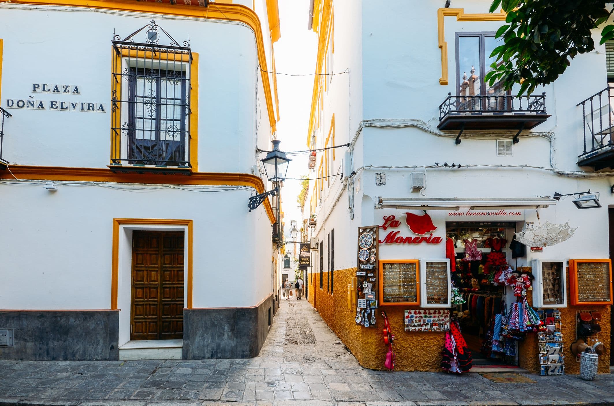 Barrio de Santa Cruz - historisches Viertel im Herzen von Sevilla, Spanien, und war einst das jüdische Viertel der Stadt