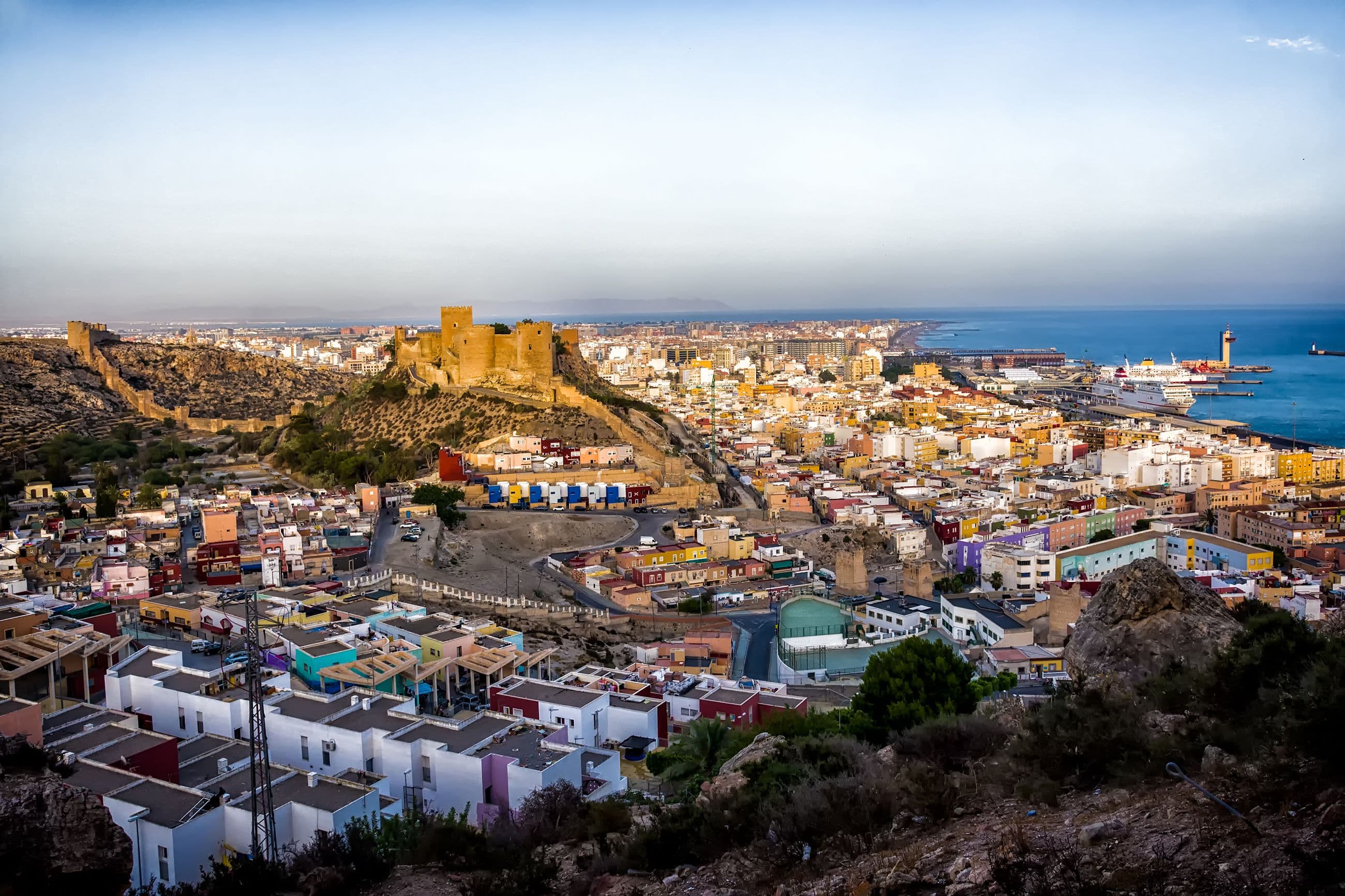 Provinz Almería - liegt im Osten von Andalusien in Südspanien und grenzt an die Provinz Granada, die Region Murcia und das Mittelmeer