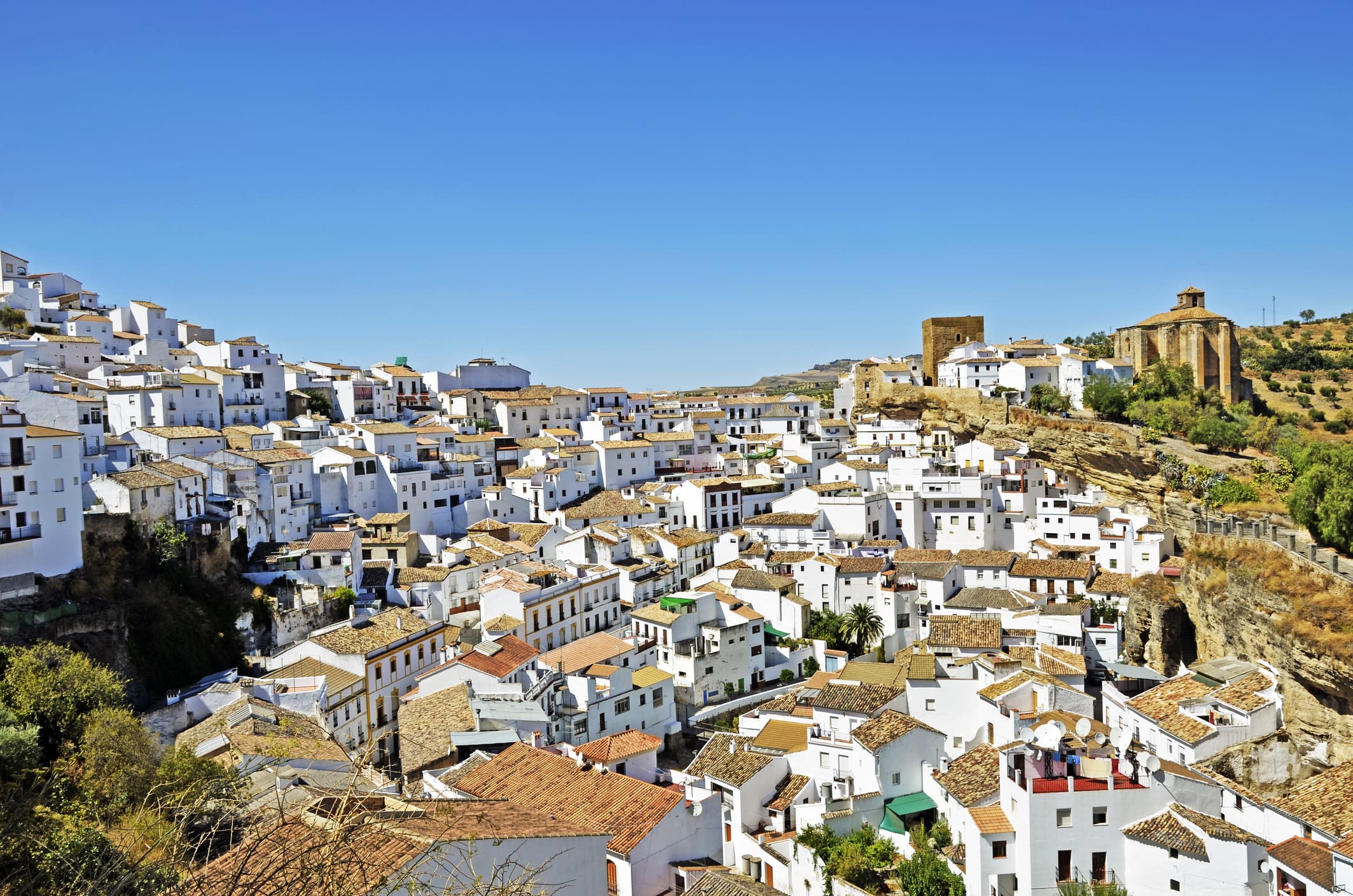 Setenil de las Bodegas in der Provinz Cadiz in Andalusien.