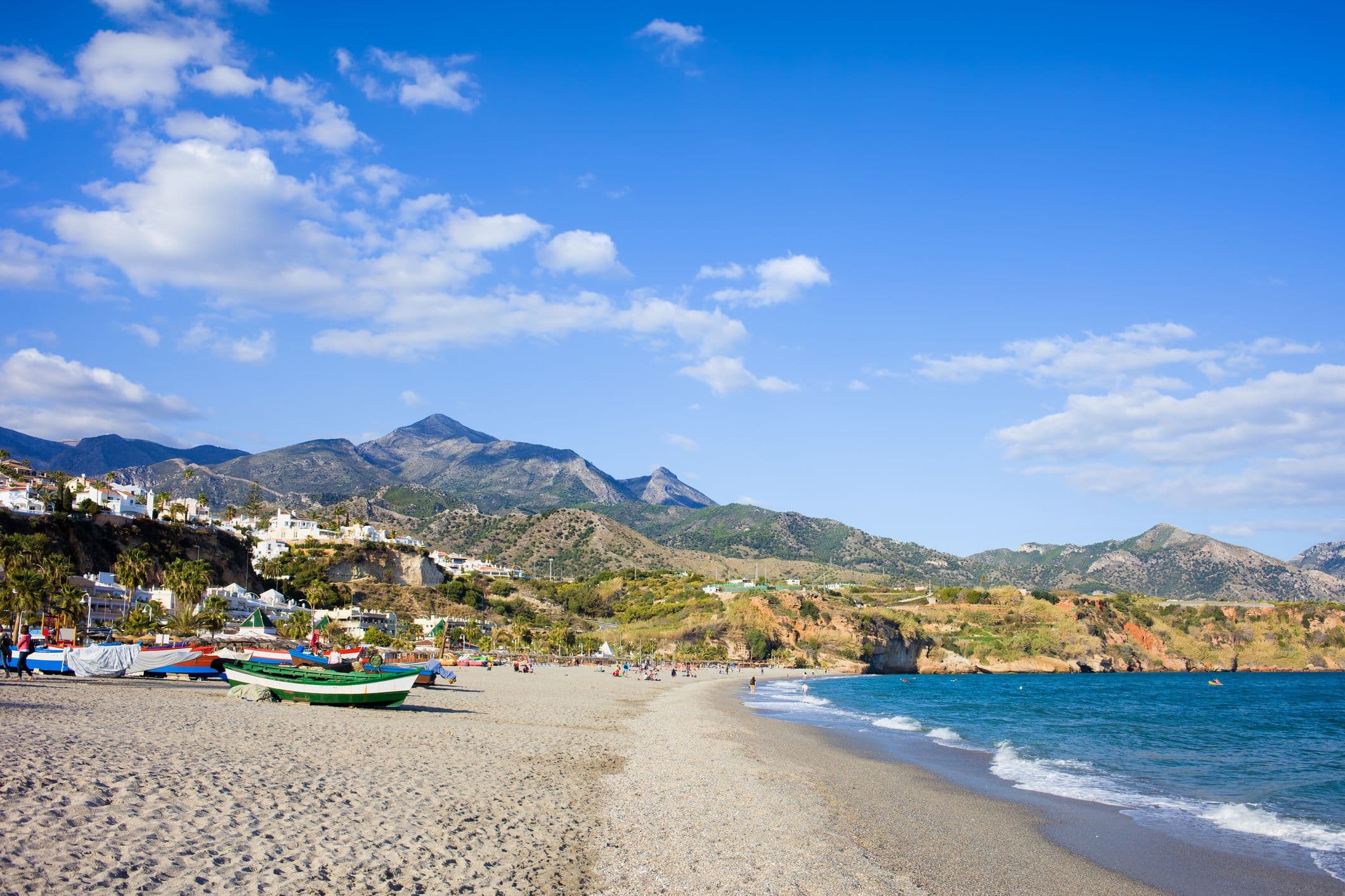 Nerja - liegt an der östlichen Costa del Sol zwischen dem Küstengebirge Sierra de Almijara und dem Mittelmeer