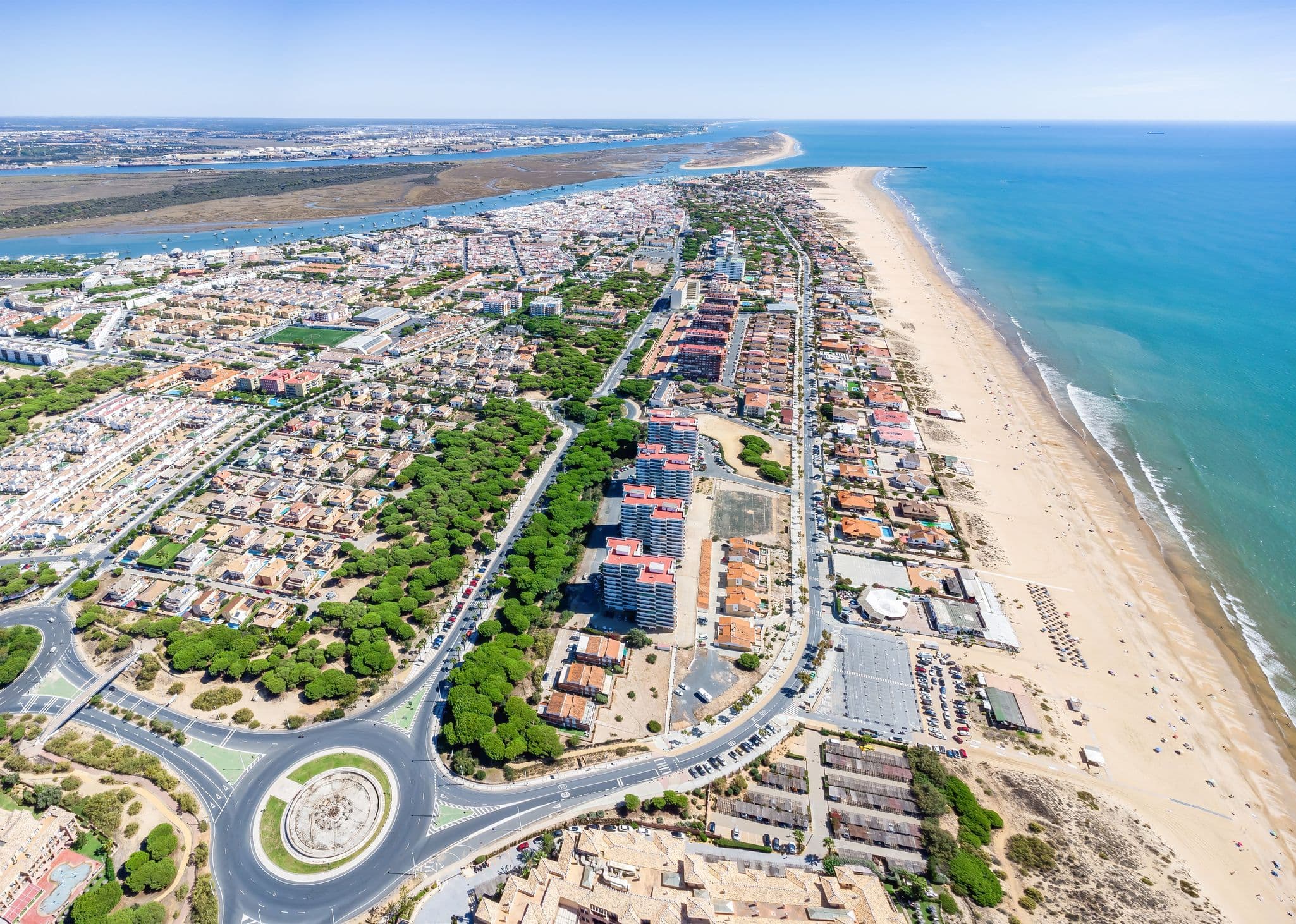 Punta Umbría - befindet sich auf einer Landzunge zwischen dem Atlantischen Ozean und dem Mündungsdelta der Flüsse Odiel und Rio Tinto, in der Nähe der Stadt Huelva