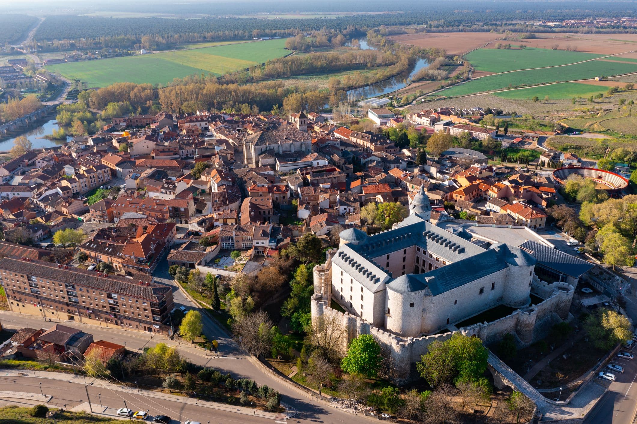 Simancas - bekannt für ihre strategische Lage am Fluss Pisuerga und ihre historische Burg, die heute das Königliche Spanische Generalarchiv beherbergt