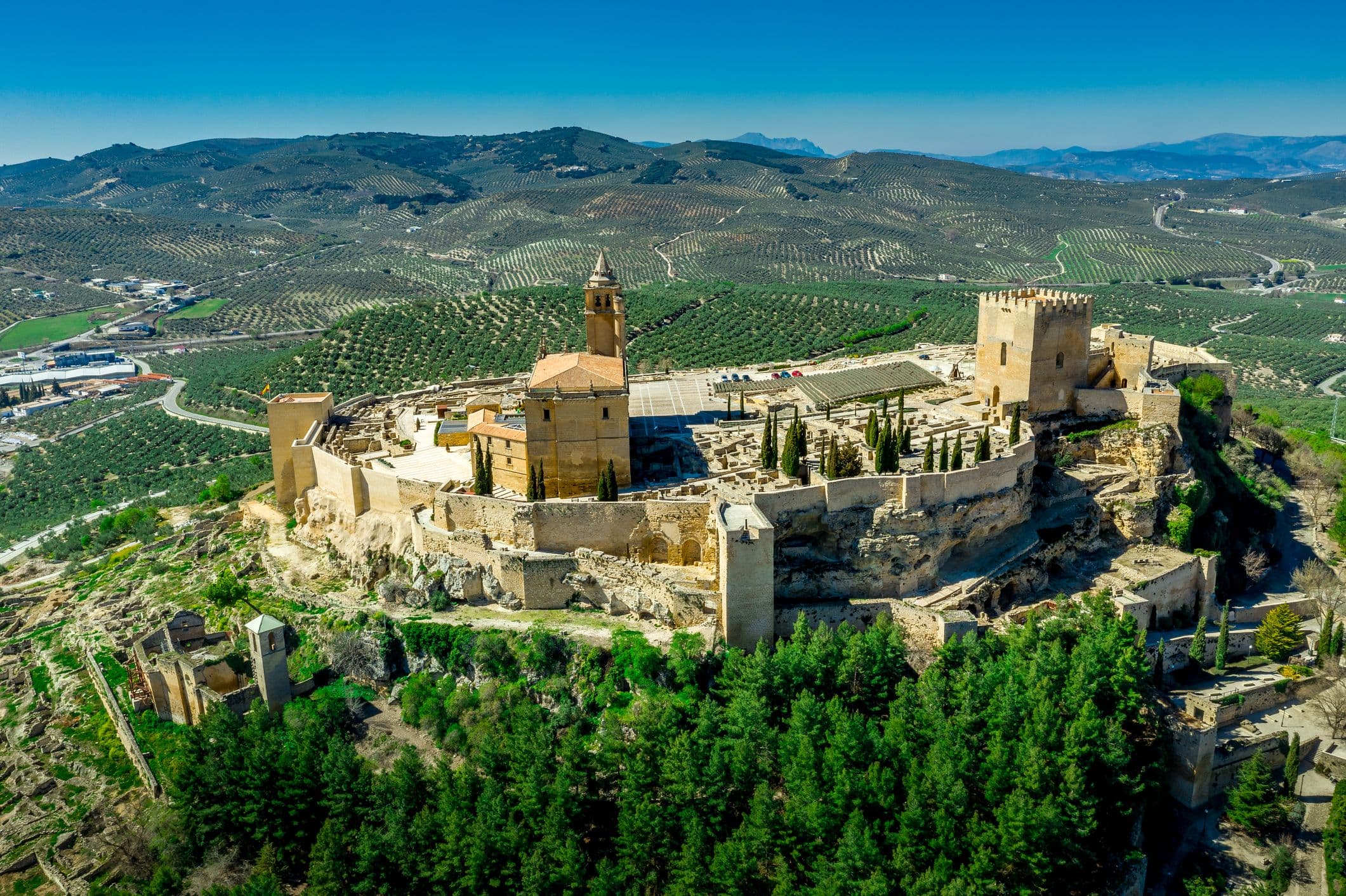 Alcalá la Real - bekannt für ihre Oliven- und Kirschenproduktion und liegt etwa 60 Kilometer von Jaén entfernt