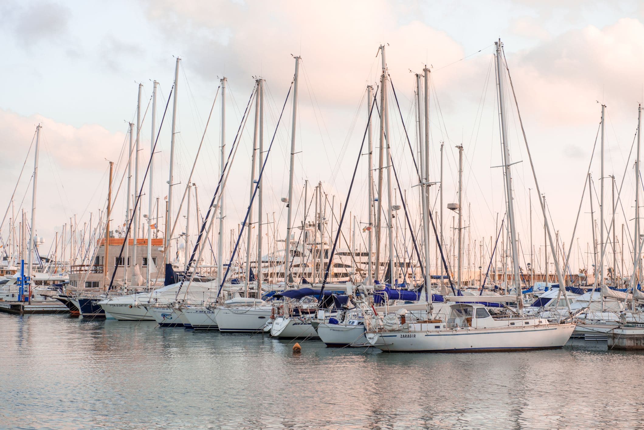 Vilanova i la Geltrú - die Hauptstadt der Comarca Garraf und bekannt für ihre maritime Atmosphäre, ihre historischen Viertel, ihre Strände und ihre kulturellen Traditionen wie den Karneval und das Xató
