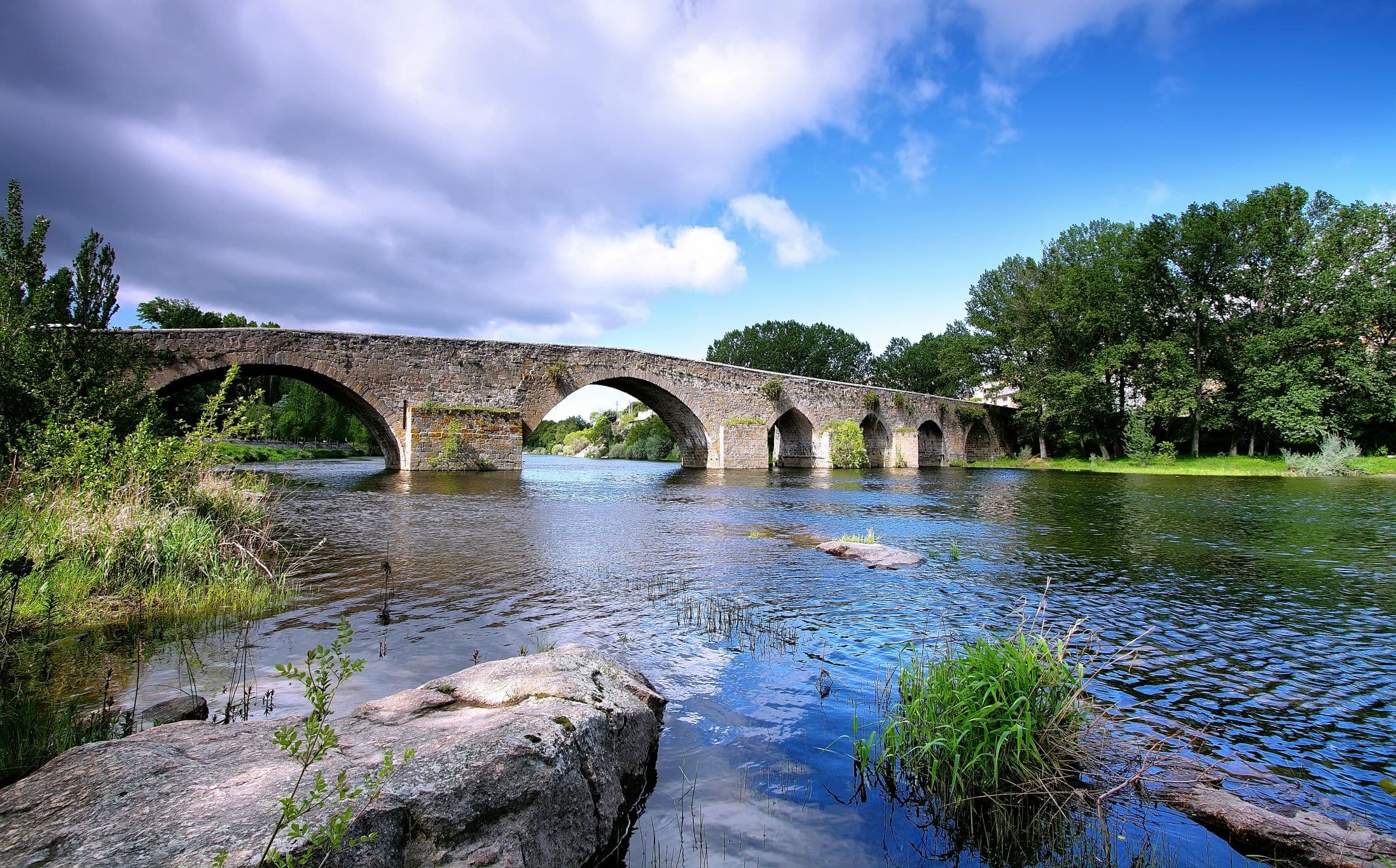 Río Tormes - ein ca. 247 km langer linker Nebenfluss des Duero in Spanien