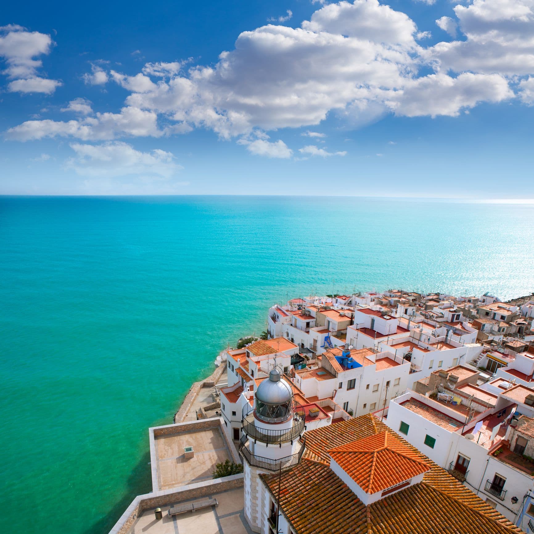 Peñíscola - malerische Altstadt, die auf einer Halbinsel liegt und vom Mittelmeer umspült wird