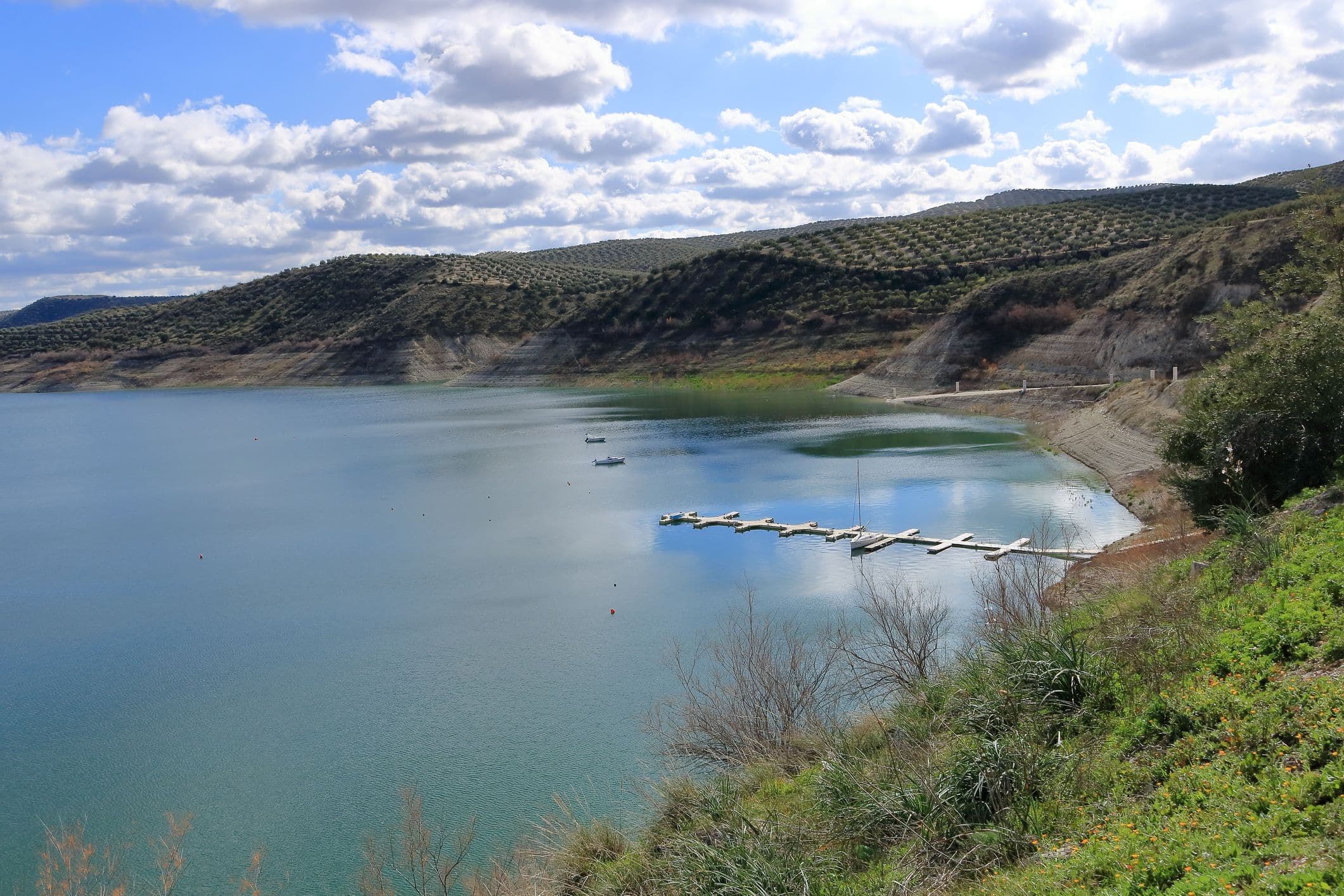 Embalse de Vadomojón - liegt zwischen den beiden Grünen Wegen, Subbética und Olivenöl, und gehört zur Guadalquivir Hydrographischen Konföderation