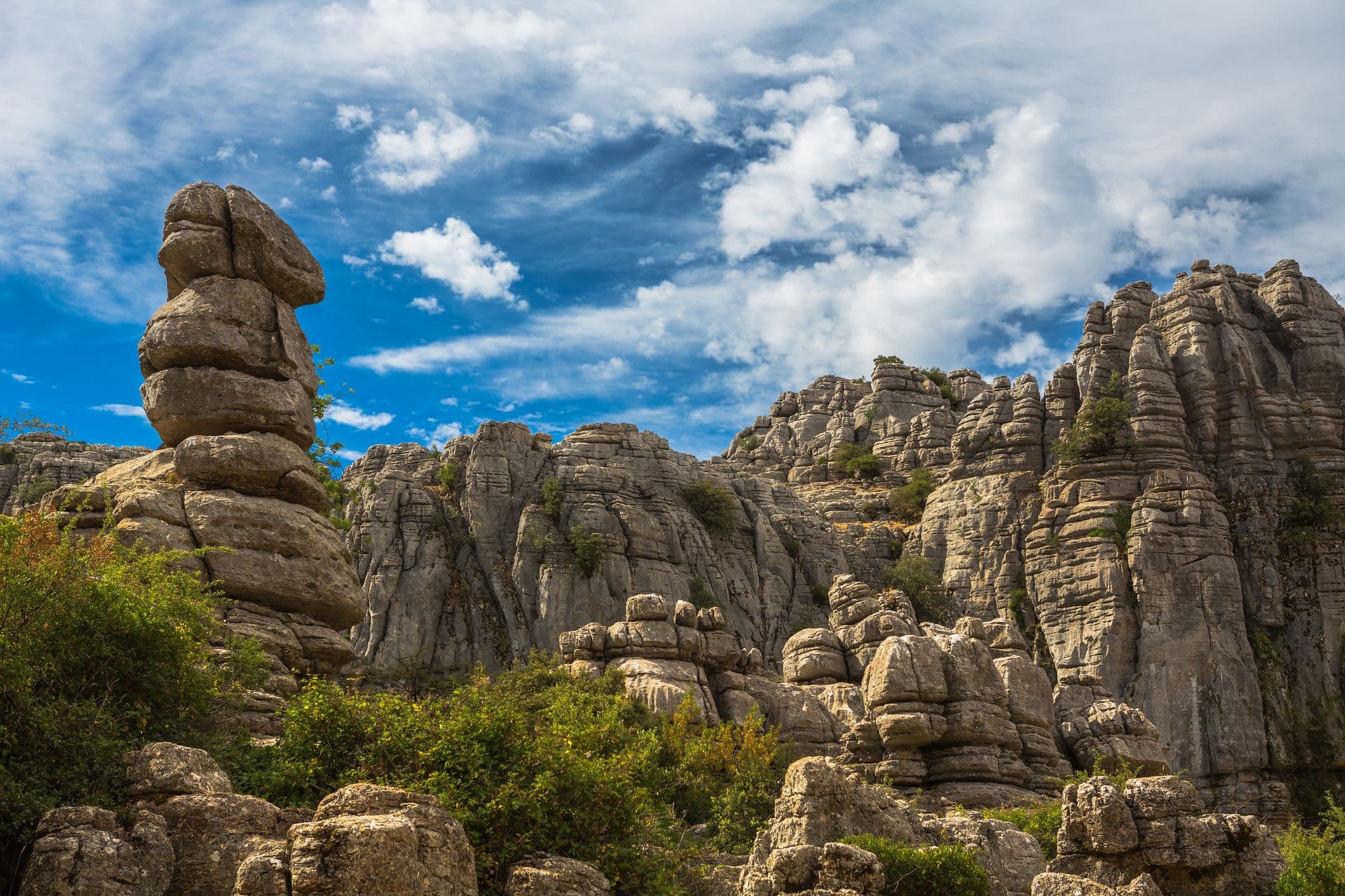 El Torcal de Antequera - bemerkenswertes Karstgebirge in Andalusien, Spanien, bekannt für seine bizarren Felsformationen und seine einzigartige Landschaft
