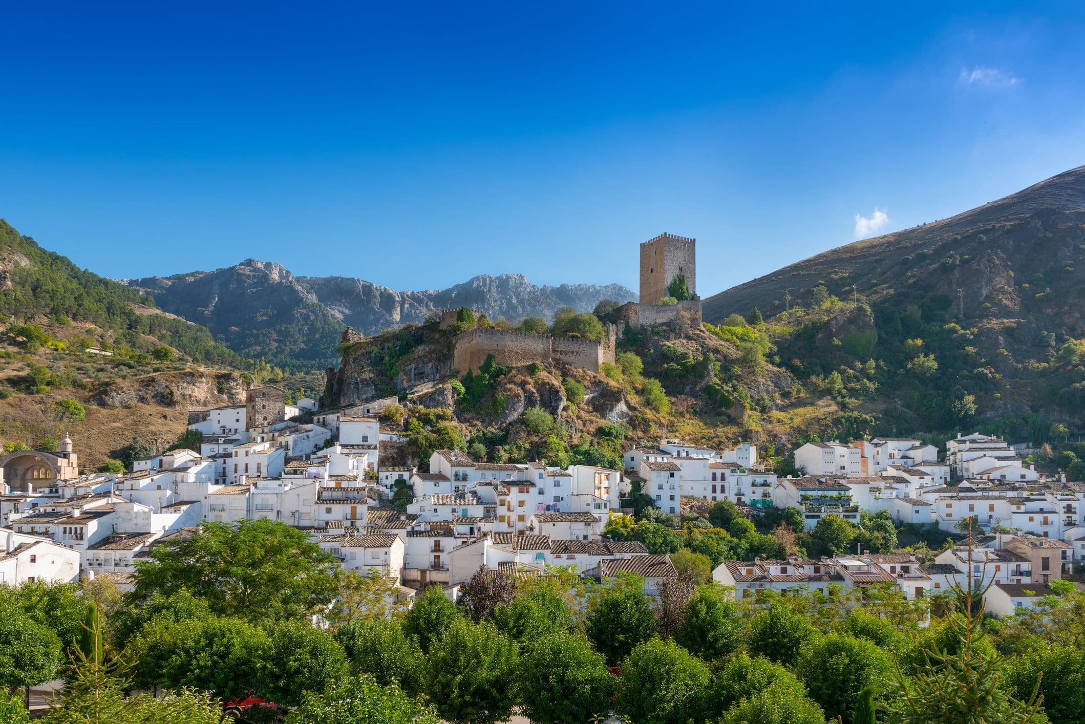 Cazorla - liegt im Osten der Provinz Jaén, eingebettet in eine bergige Landschaft mit Olivenhainen