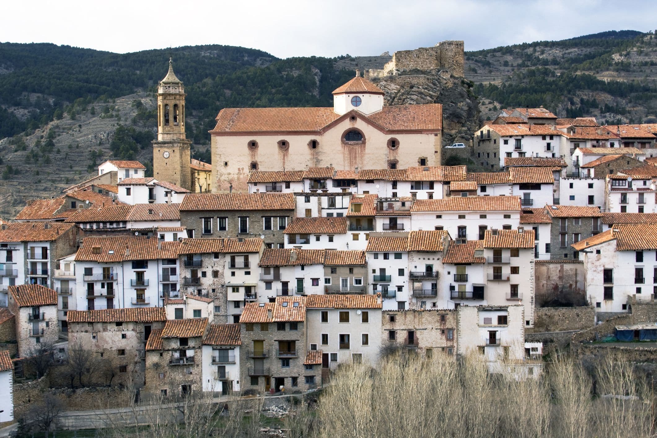 Linares - malerischer Ort in der Provinz Jaén, Andalusien, Spanien, bekannt für seine gut erhaltene Burg und seine Lage im Naturpark Sierras de Cazorla, Segura y Las Villas