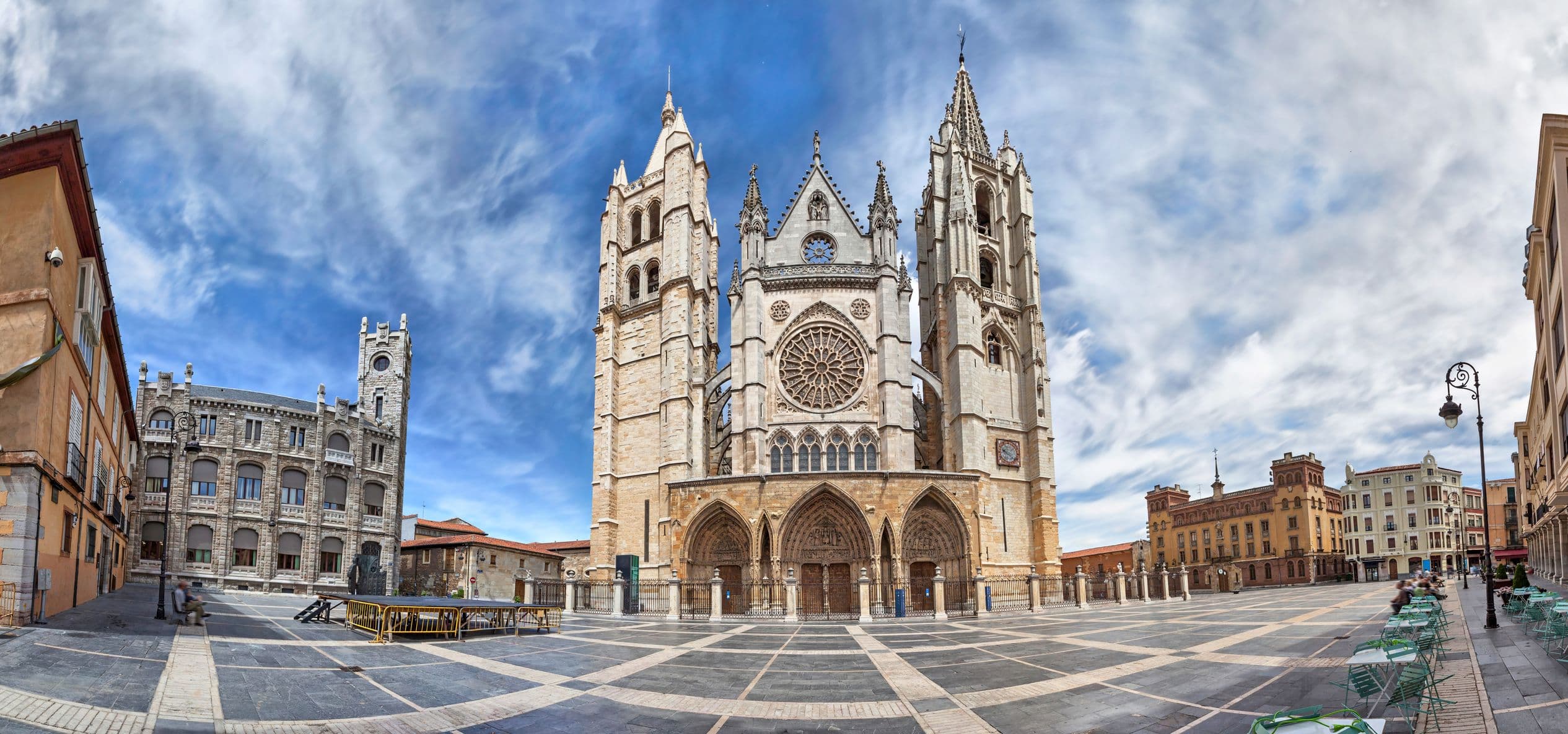 Kathedrale von León - eines der schönsten Beispiele klassischer gotischer Architektur im französischen Stil in Spanien