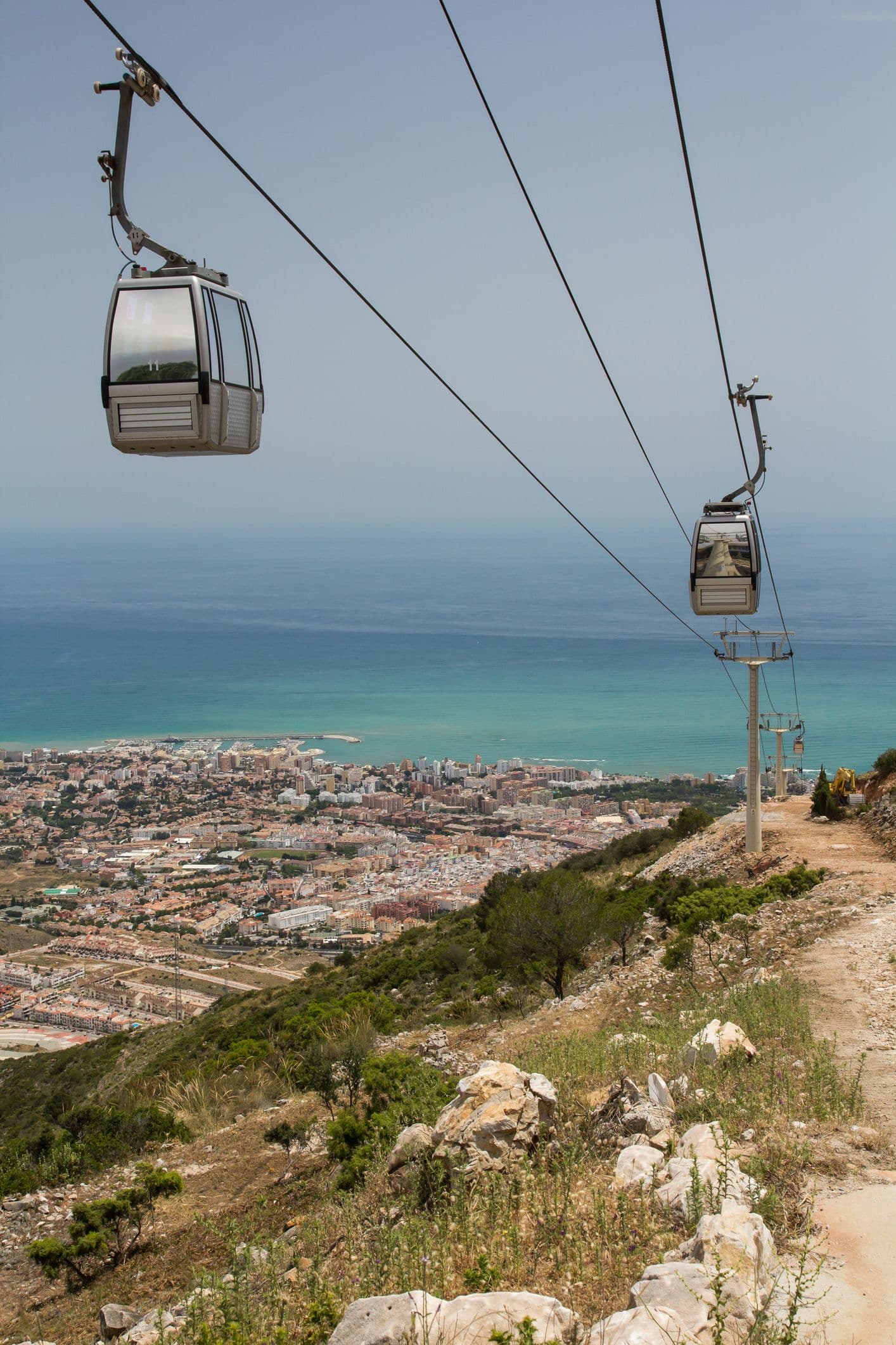 Benalmádena - Küstenstadt an der Costa del Sol in Andalusien, Spanien, bekannt für ihre Strände, historischen Sehenswürdigkeiten und vielfältigen Freizeitmöglichkeiten