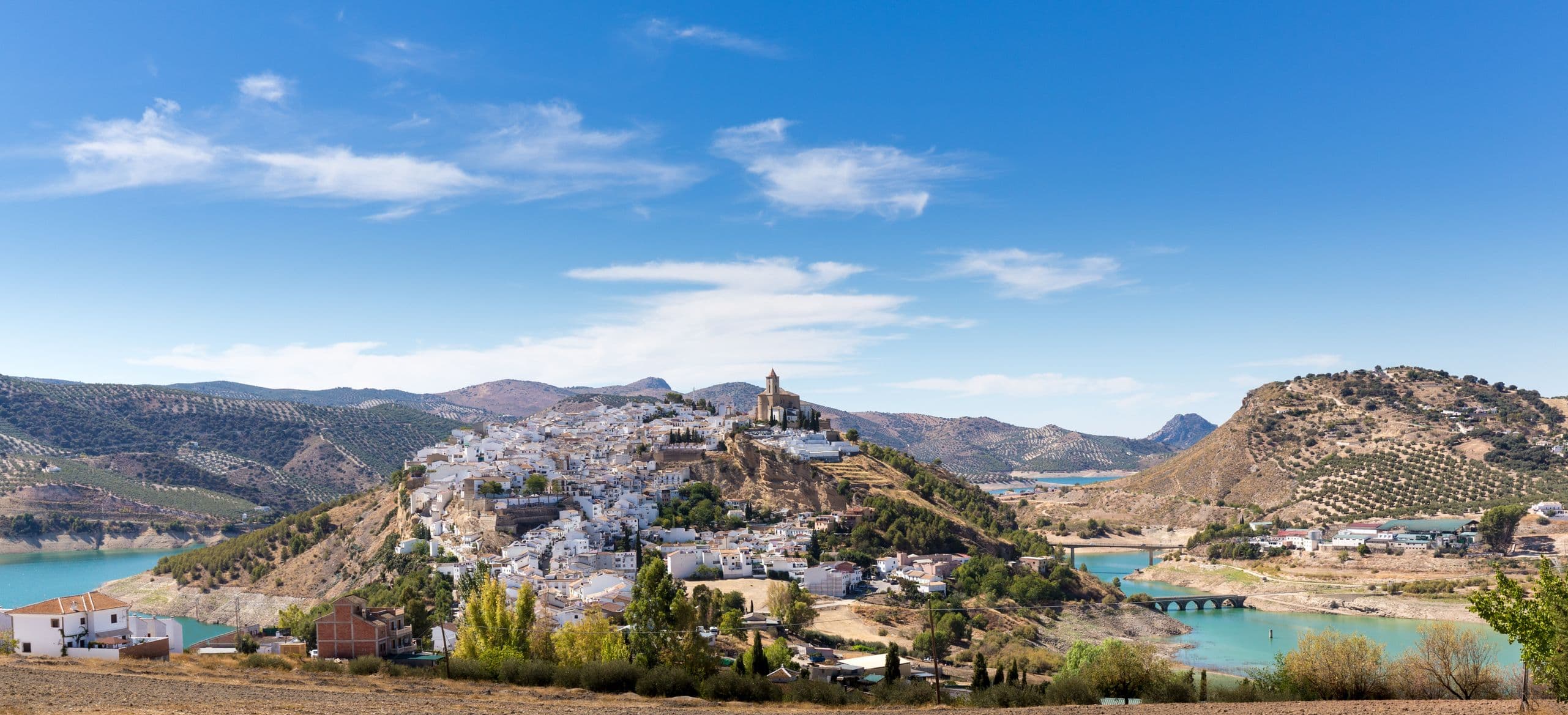  Iznájar - bekannt für ihre Lage am gleichnamigen Stausee, dem größten Andalusiens