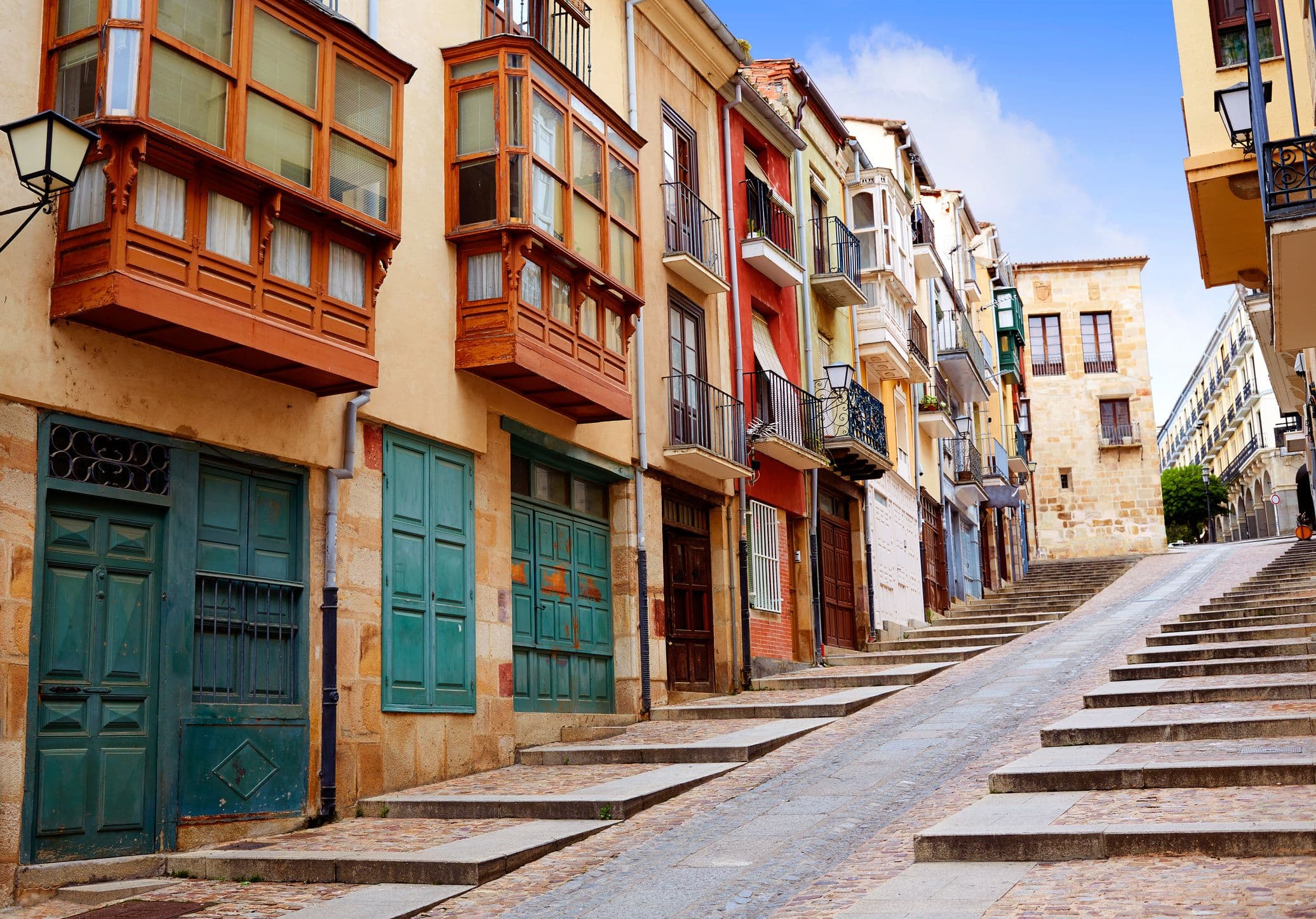Altstadt von Zamora - Zamora liegt an der Via de la Plata, einer von Süden kommenden und in León oder Astorga in die Hauptstrecke einmündenden Nebenstrecke des Jakobswegs.