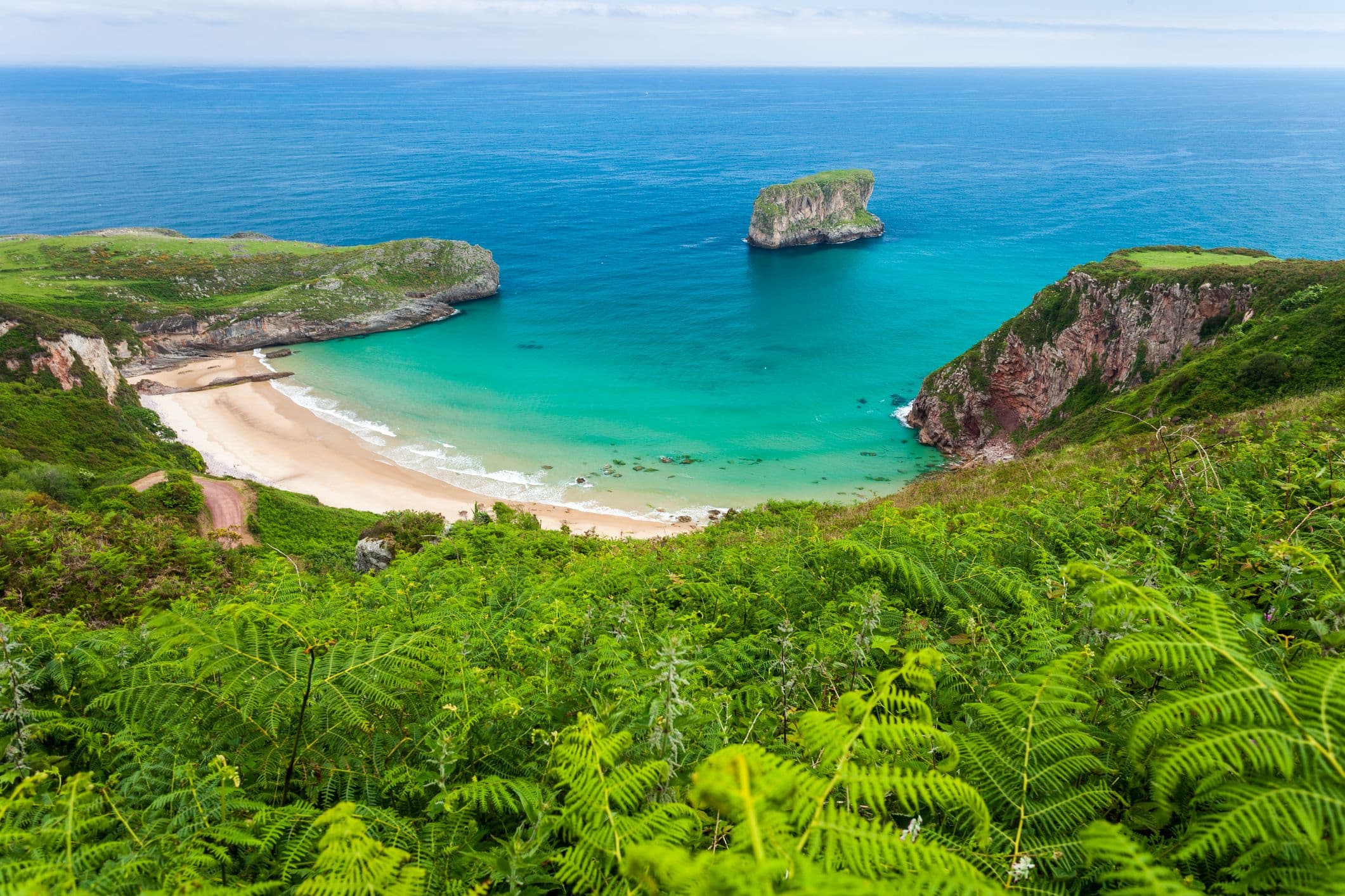 Ballotastrand - mit der kleinen Insel Castro, Llanes