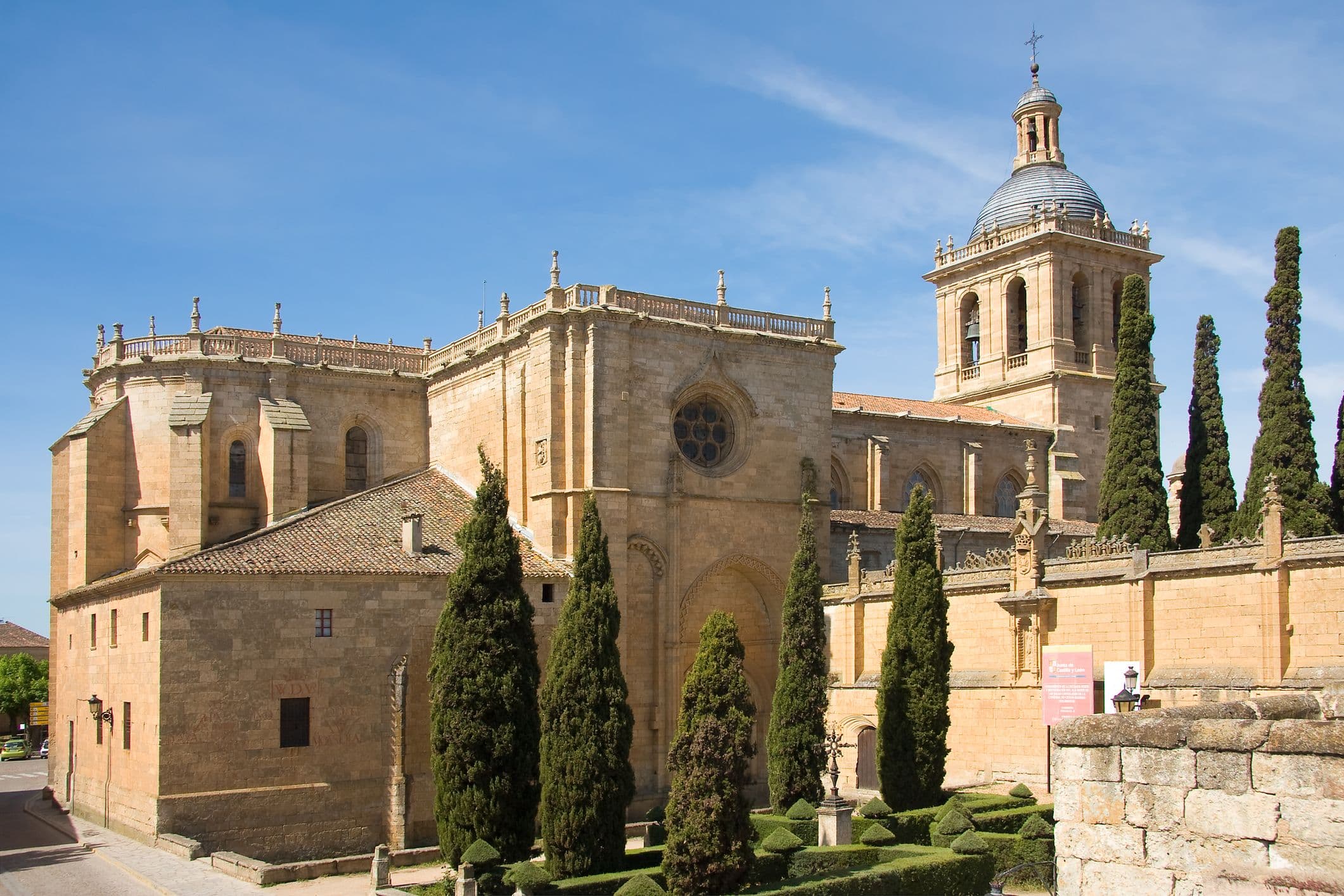 Ciudad Rodrigo - gotische Kirche, die im 12. Jahrhundert begonnen und im 14. Jahrhundert fertiggestellt wurde