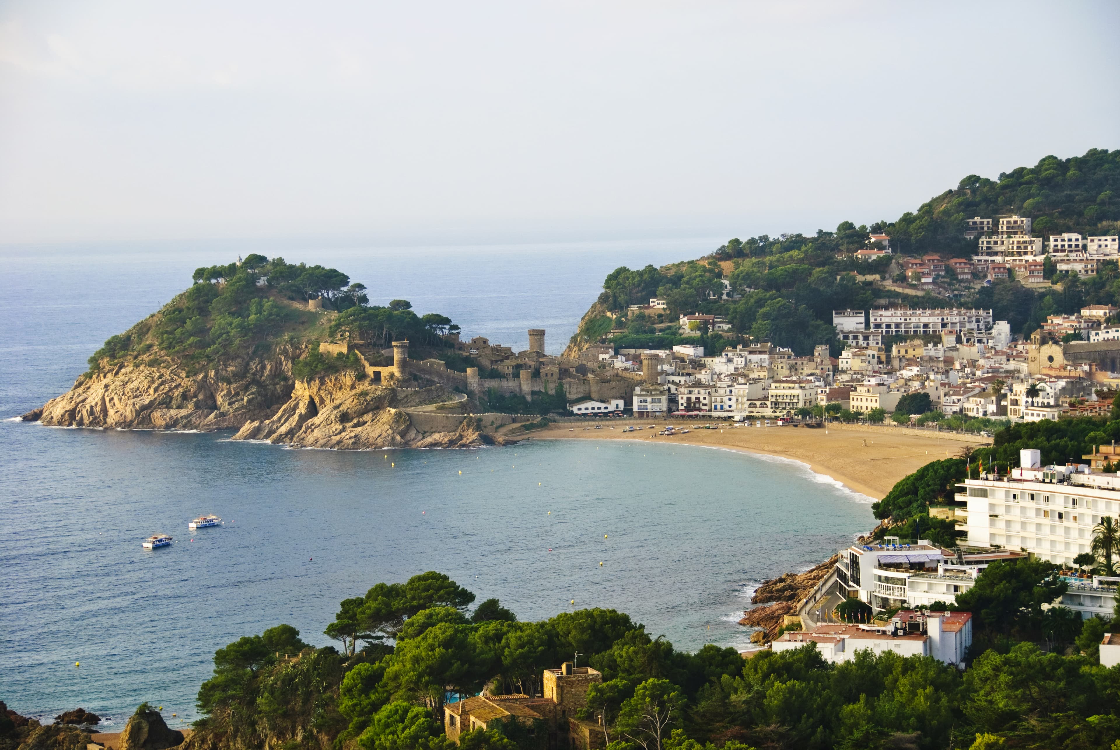 Schöner Blick auf Tossa de Mar an der Costa Brava.