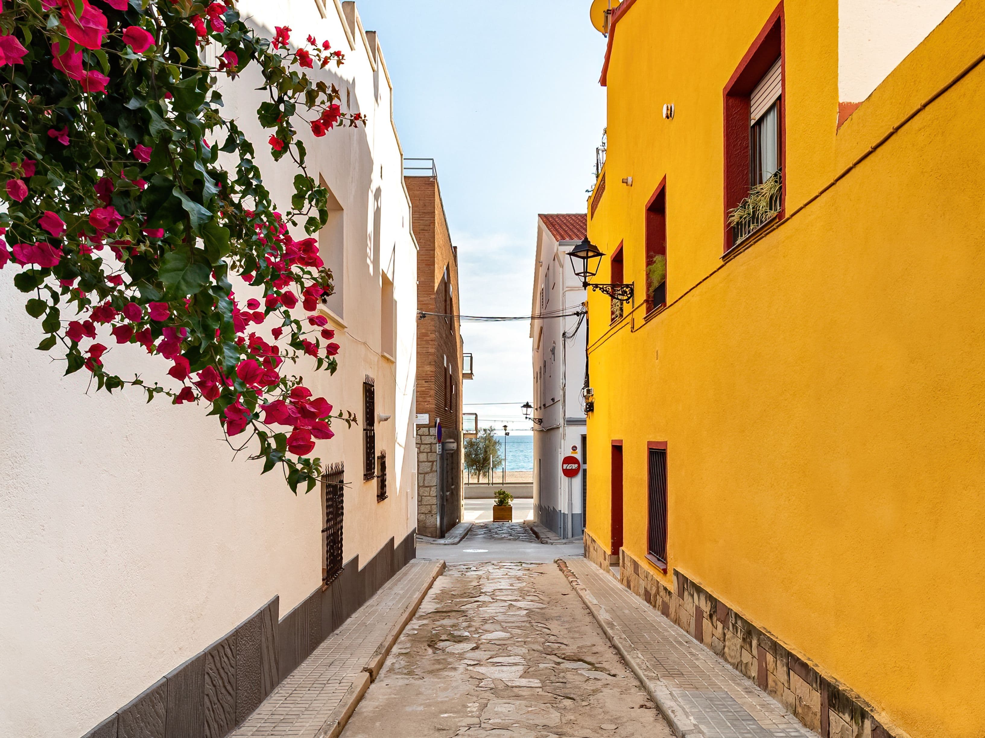 El Masnou - Strasse zum Meer, Katalonien in Spanien.