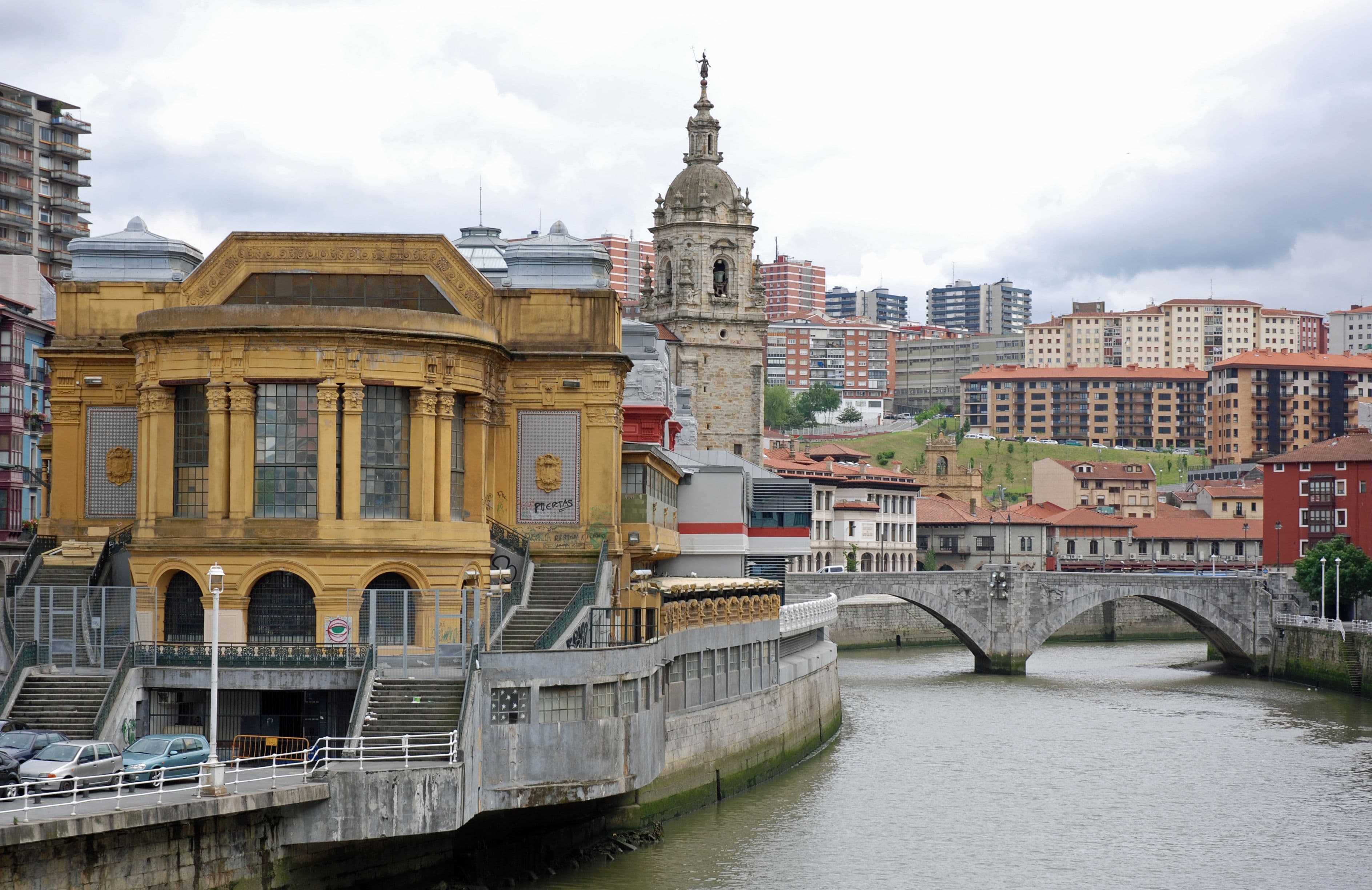 Bilbao - Blick auf die Brücke San Anton.