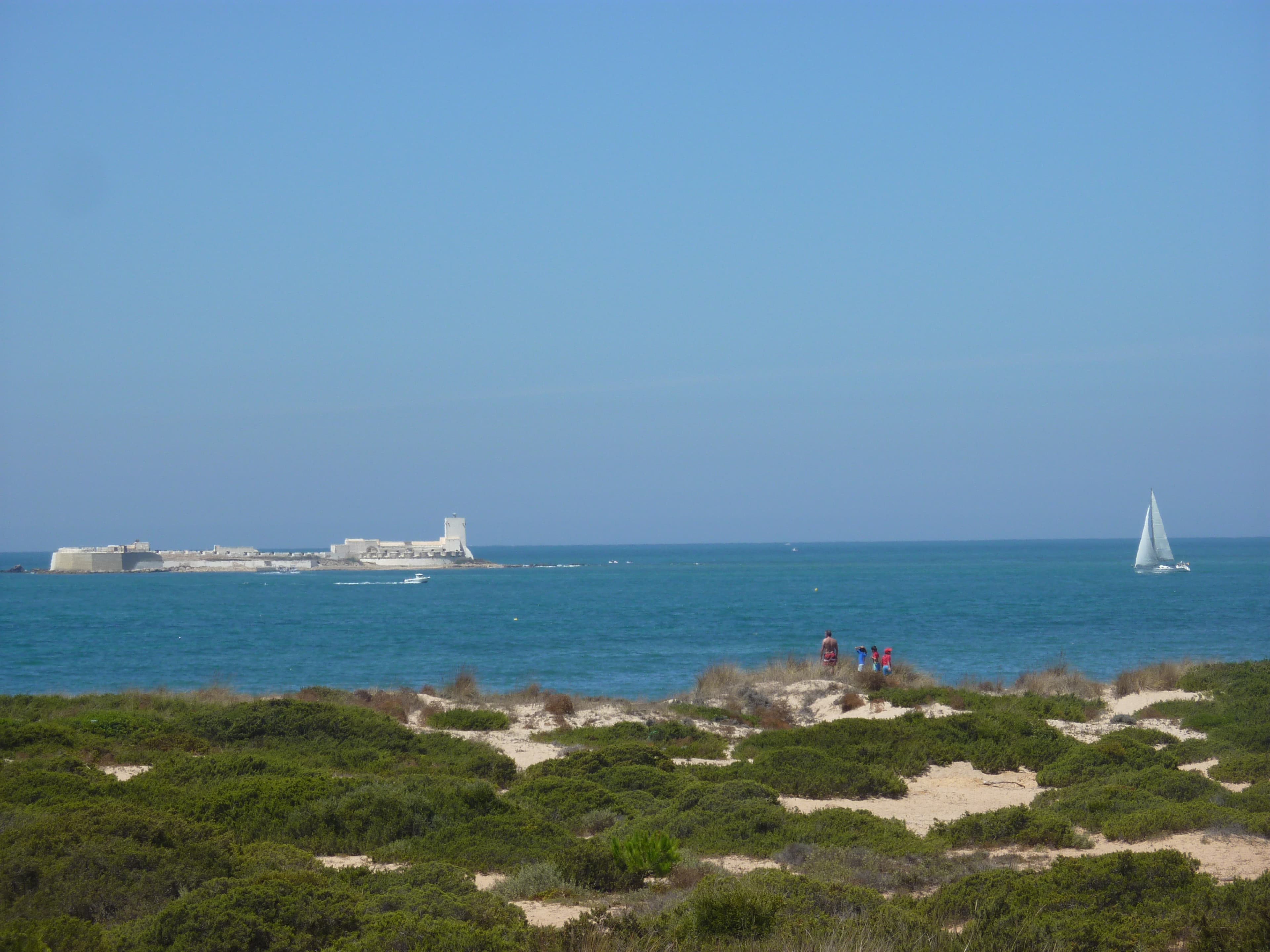 Blick von Chiclana de la Frontera in Andalusien aufs Meer.