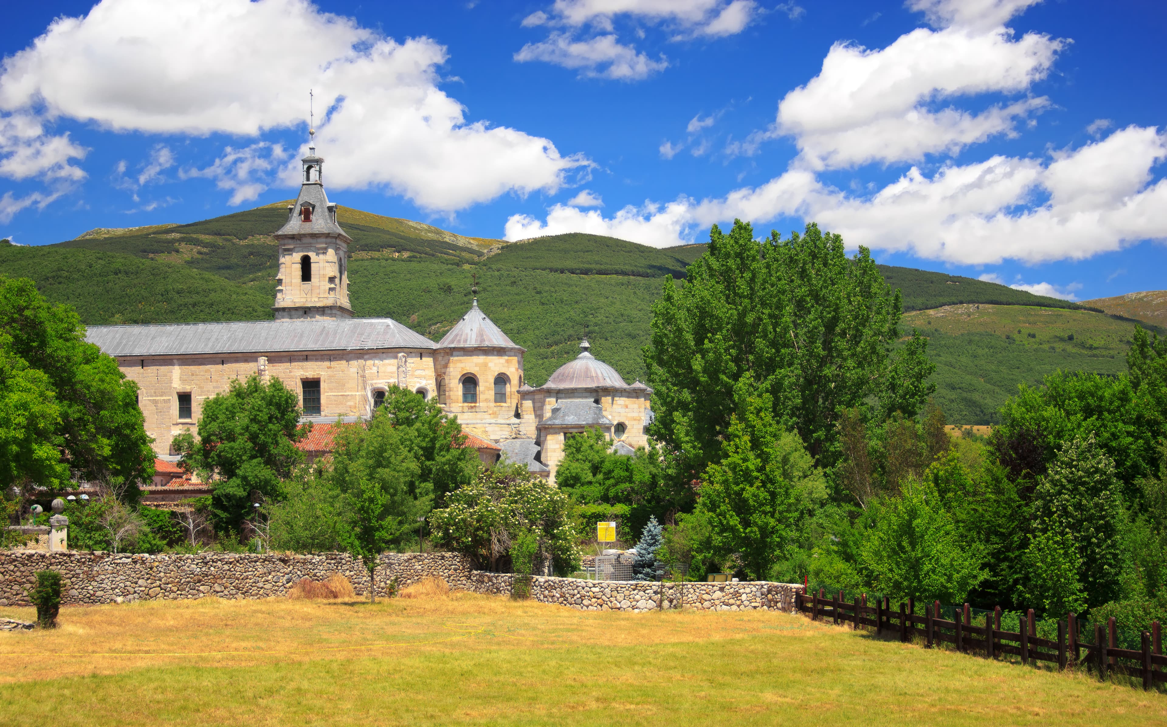 Blick auf das Kloster in Rascafria in der Region Madrid.