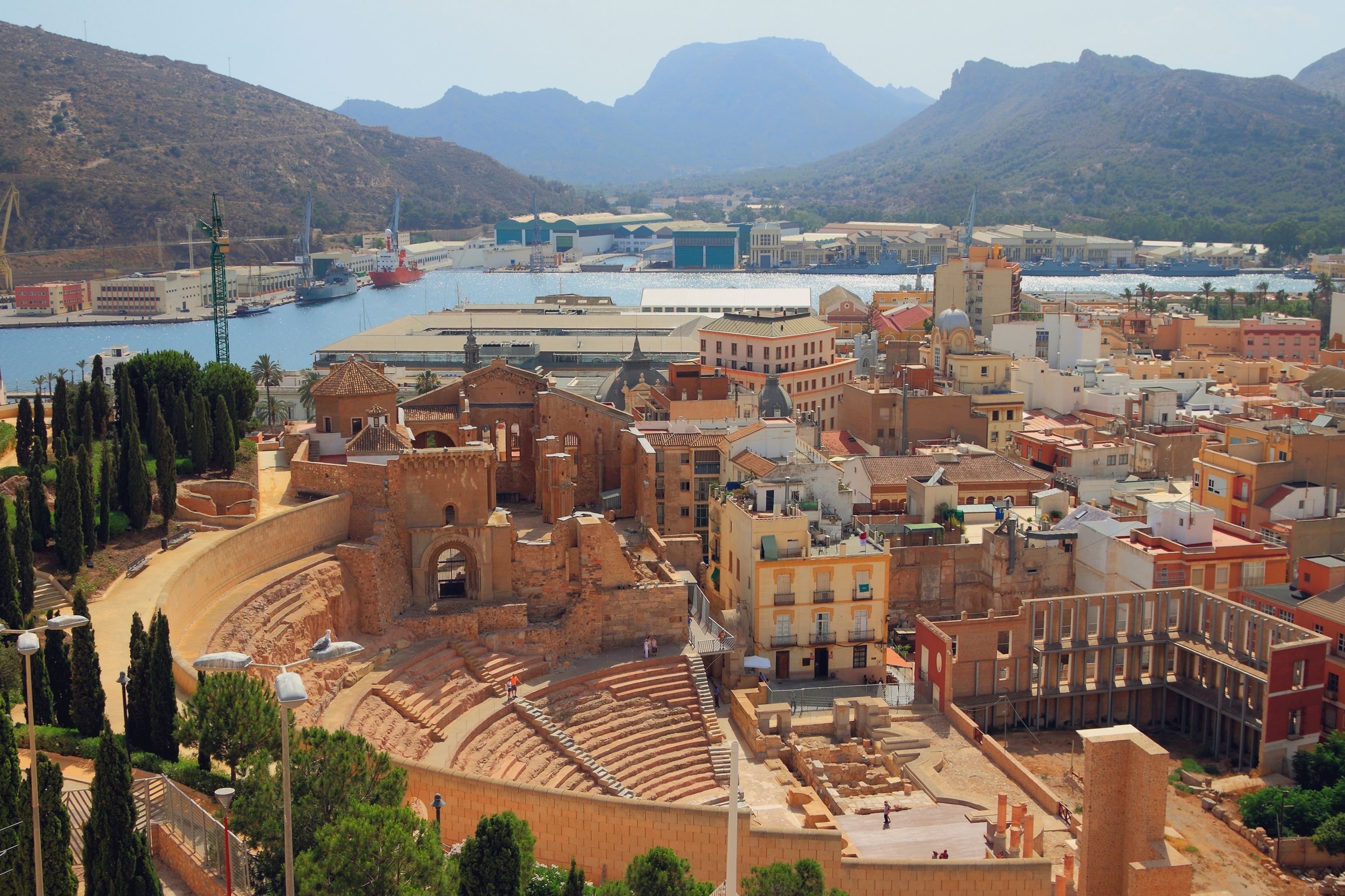 Cartagena - Blick auf das Römische Theater und die Ruinen der Kathedrale in der Region Mucia.
