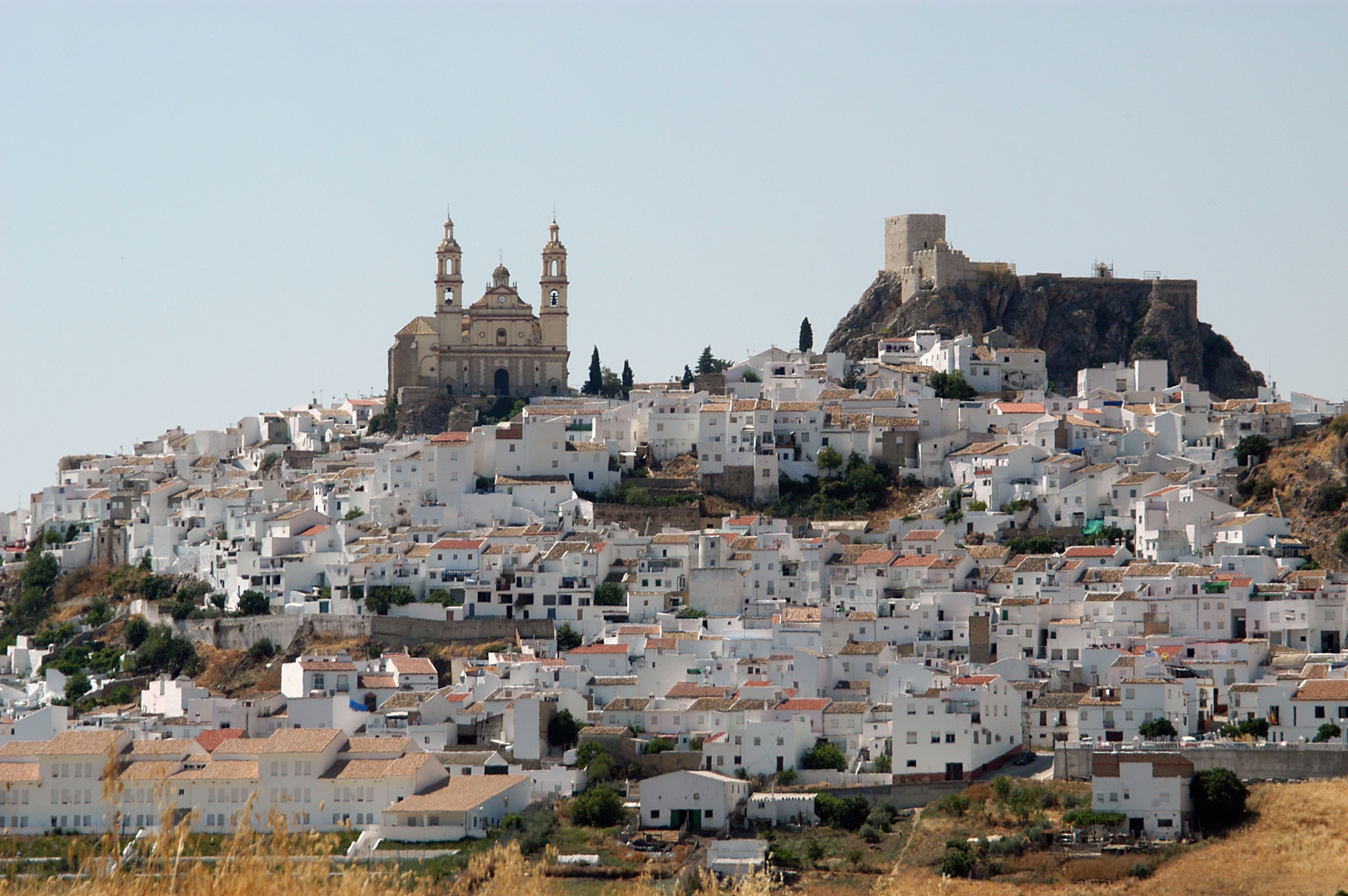 Olvera - Blick auf das weisse Dorf in der Provinz Cadiz in Andalusien.